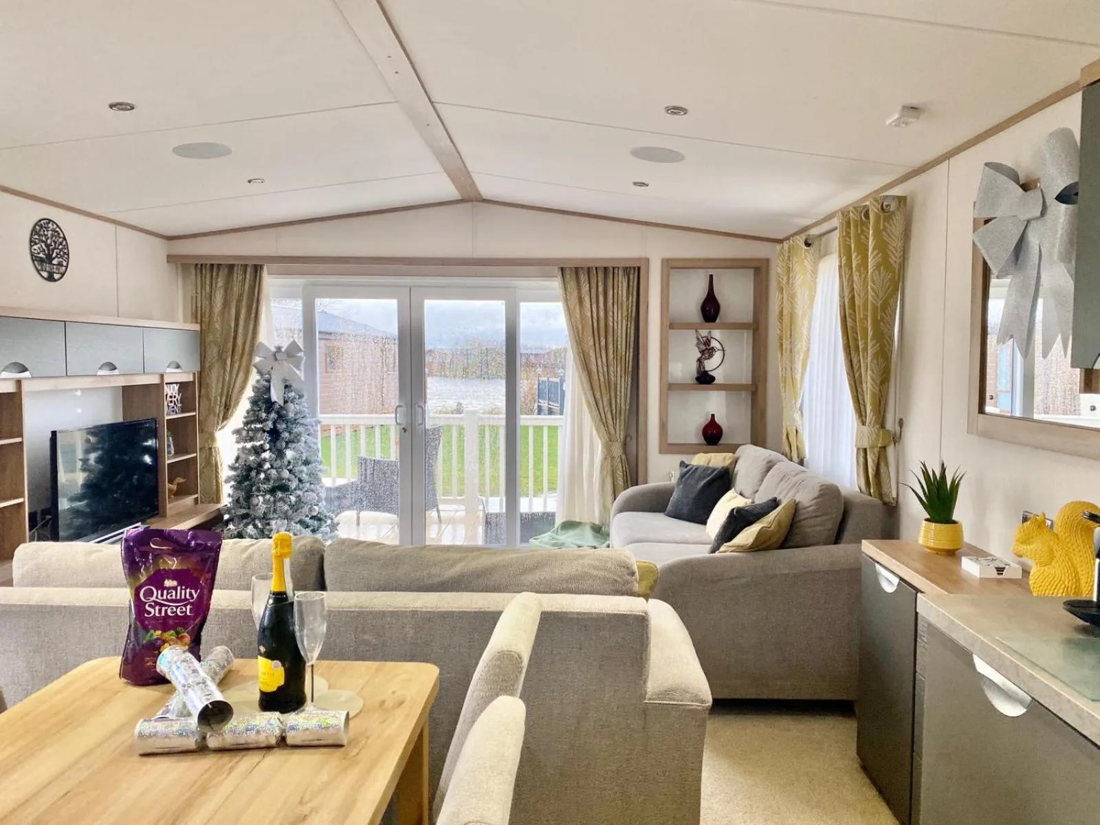 TV and multimedia in Tattershall Lakes Mini Breaks - Osprey Rise