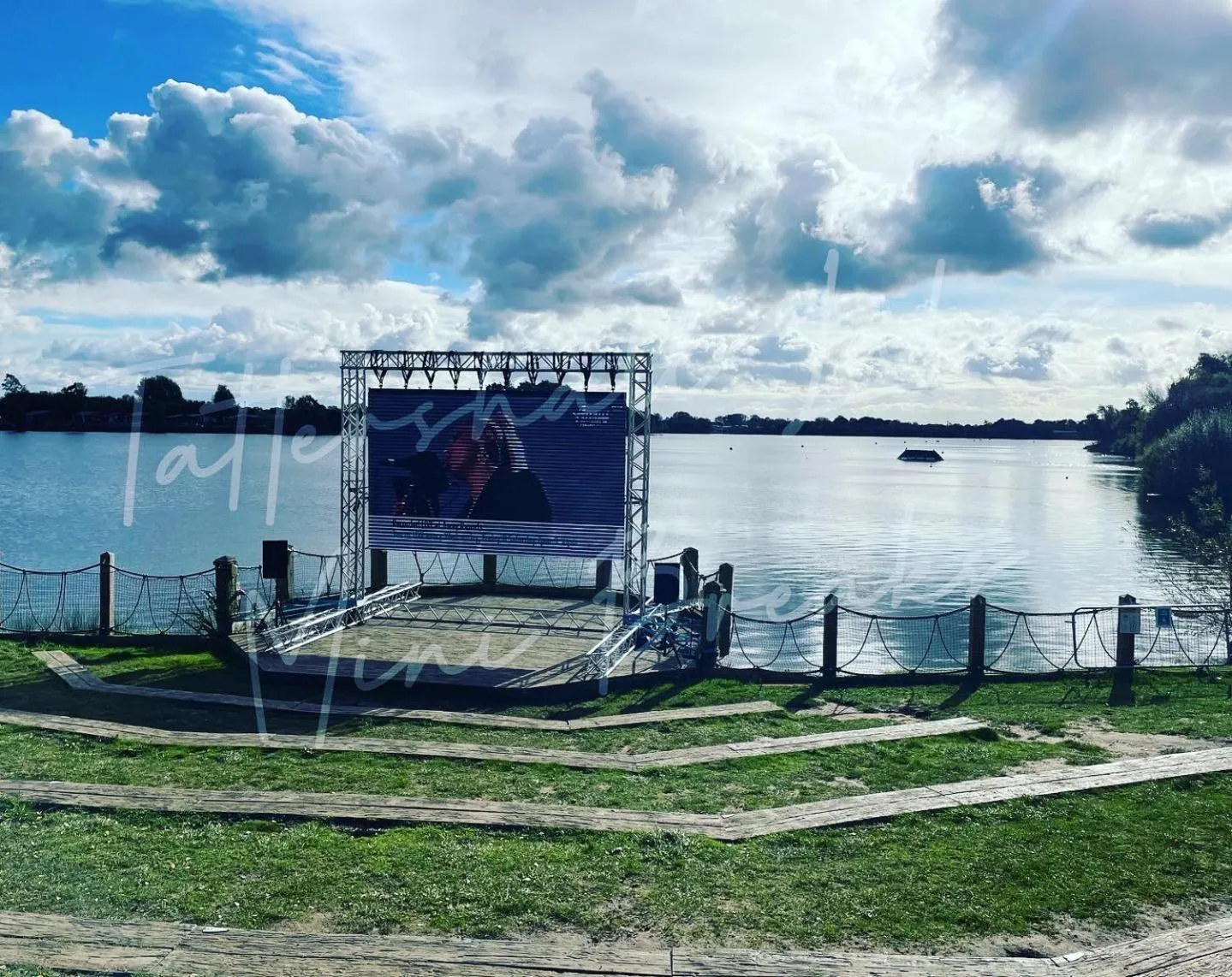 Evening entertainment in Tattershall Lakes Mini Breaks - Osprey Rise