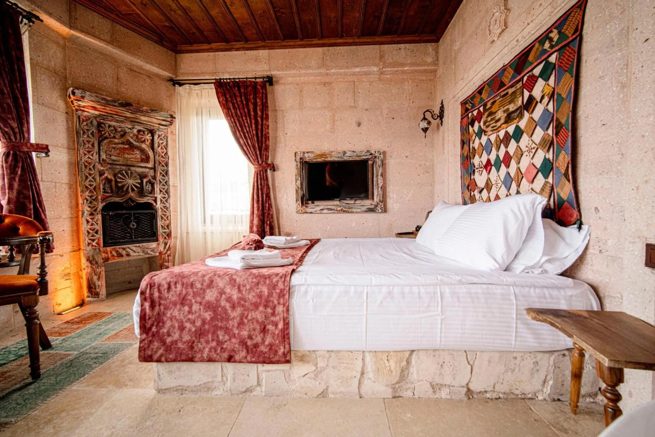 Bed in Deluna Cappadocia