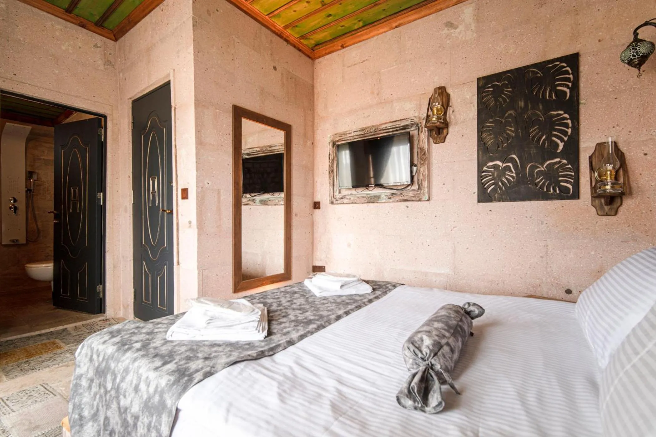 Bed in Deluna Cappadocia