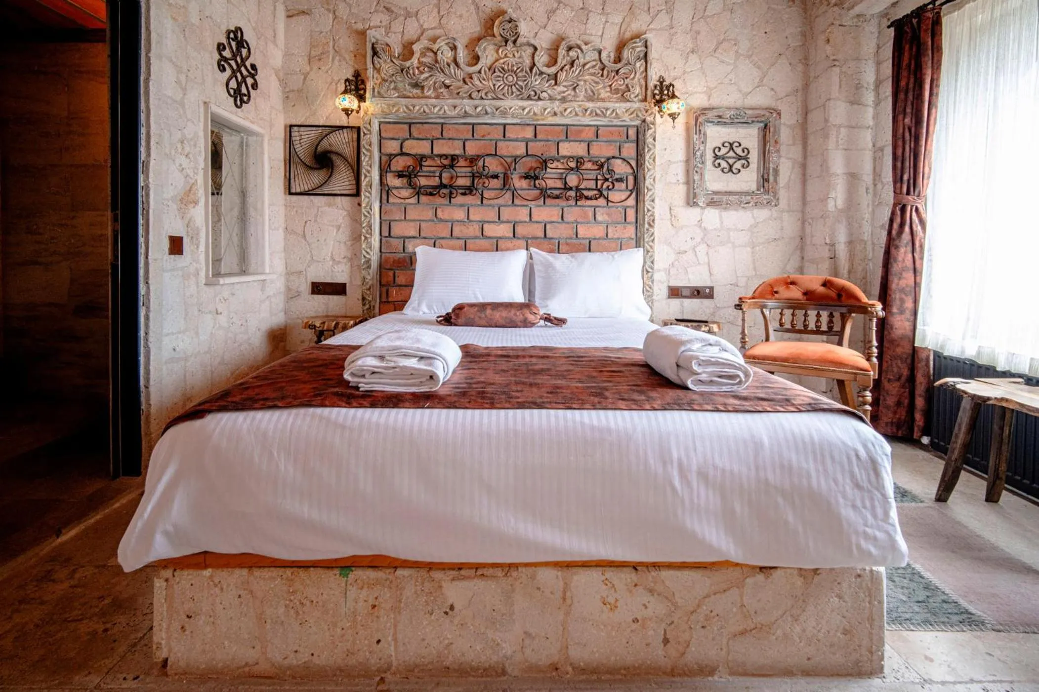 Bed in Deluna Cappadocia
