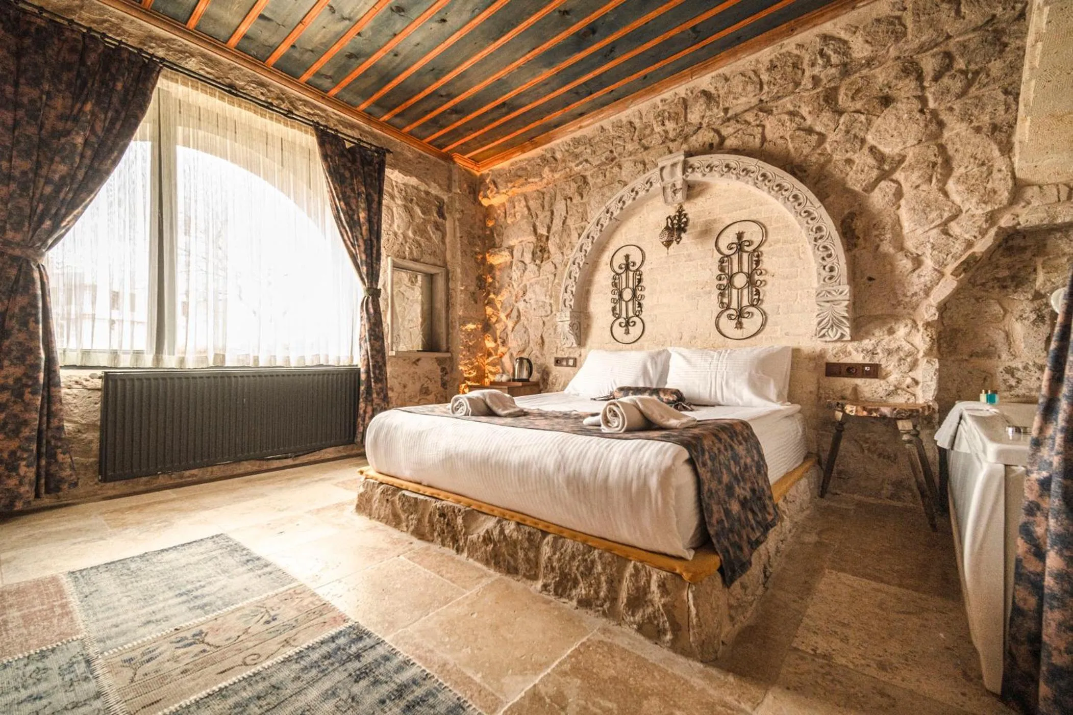 Bed in Deluna Cappadocia