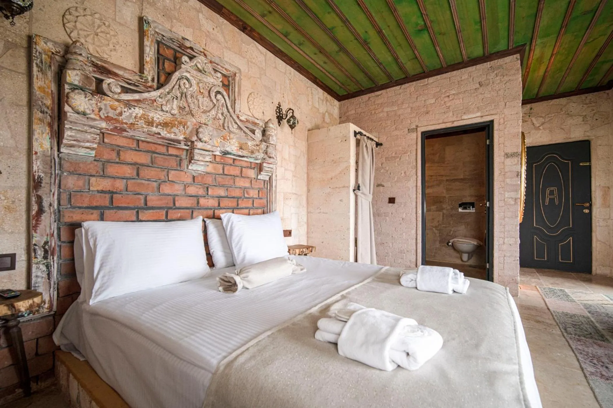 Bed in Deluna Cappadocia