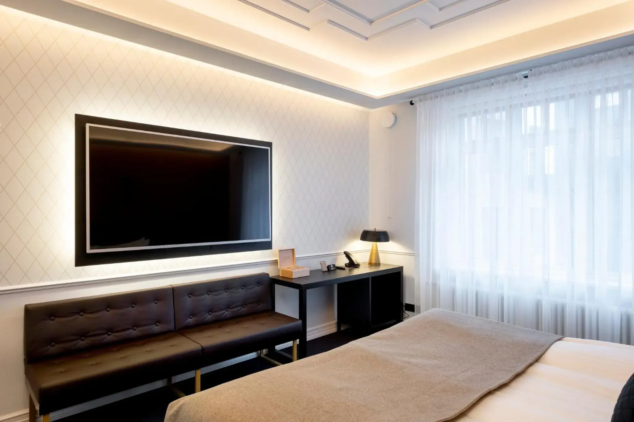 TV and multimedia, Bed in Hotel Reykjavík Saga TV and multimedia, Bed in Hotel Reykjavík Saga