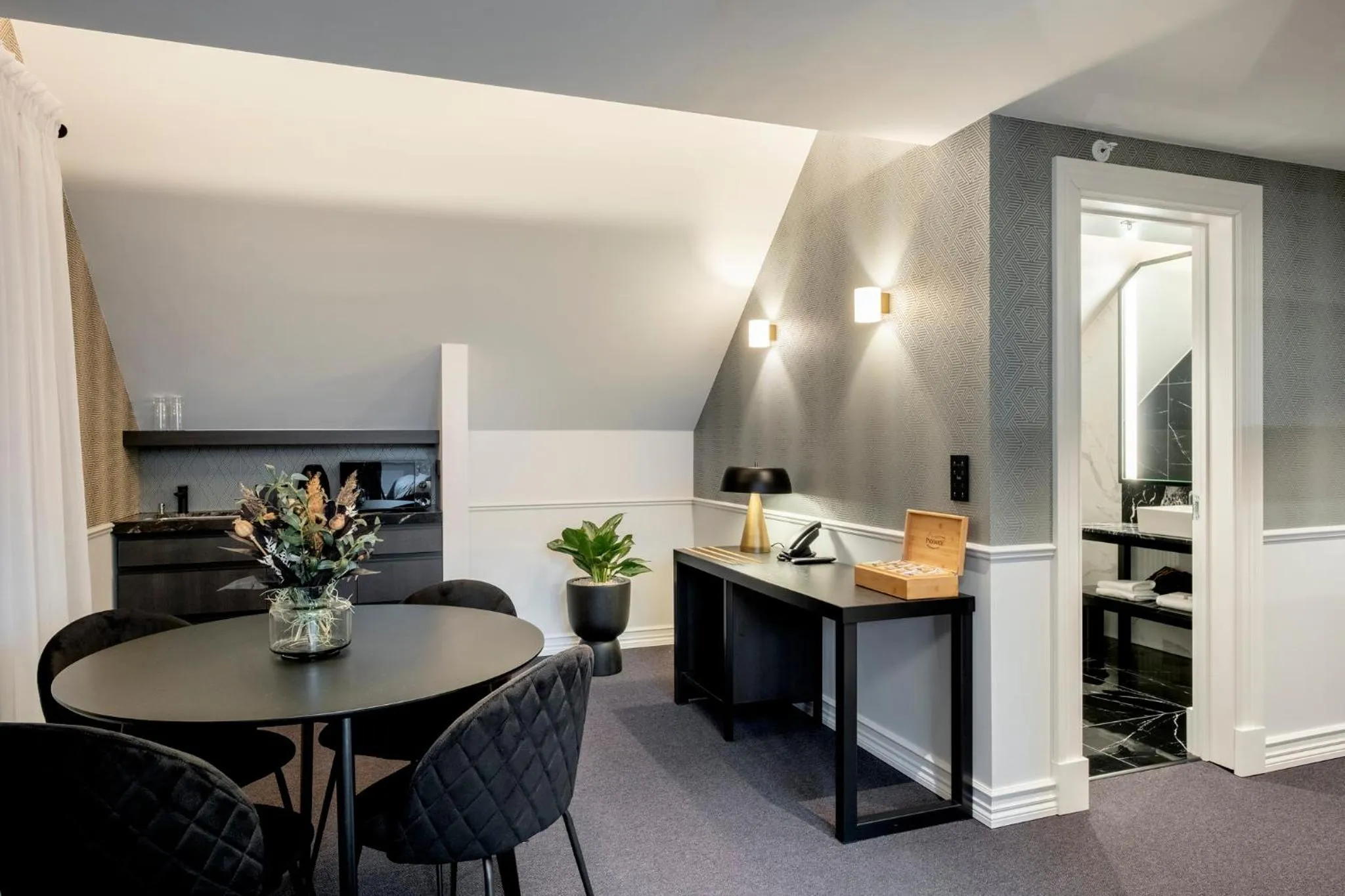 Seating area in Hotel Reykjavík Saga