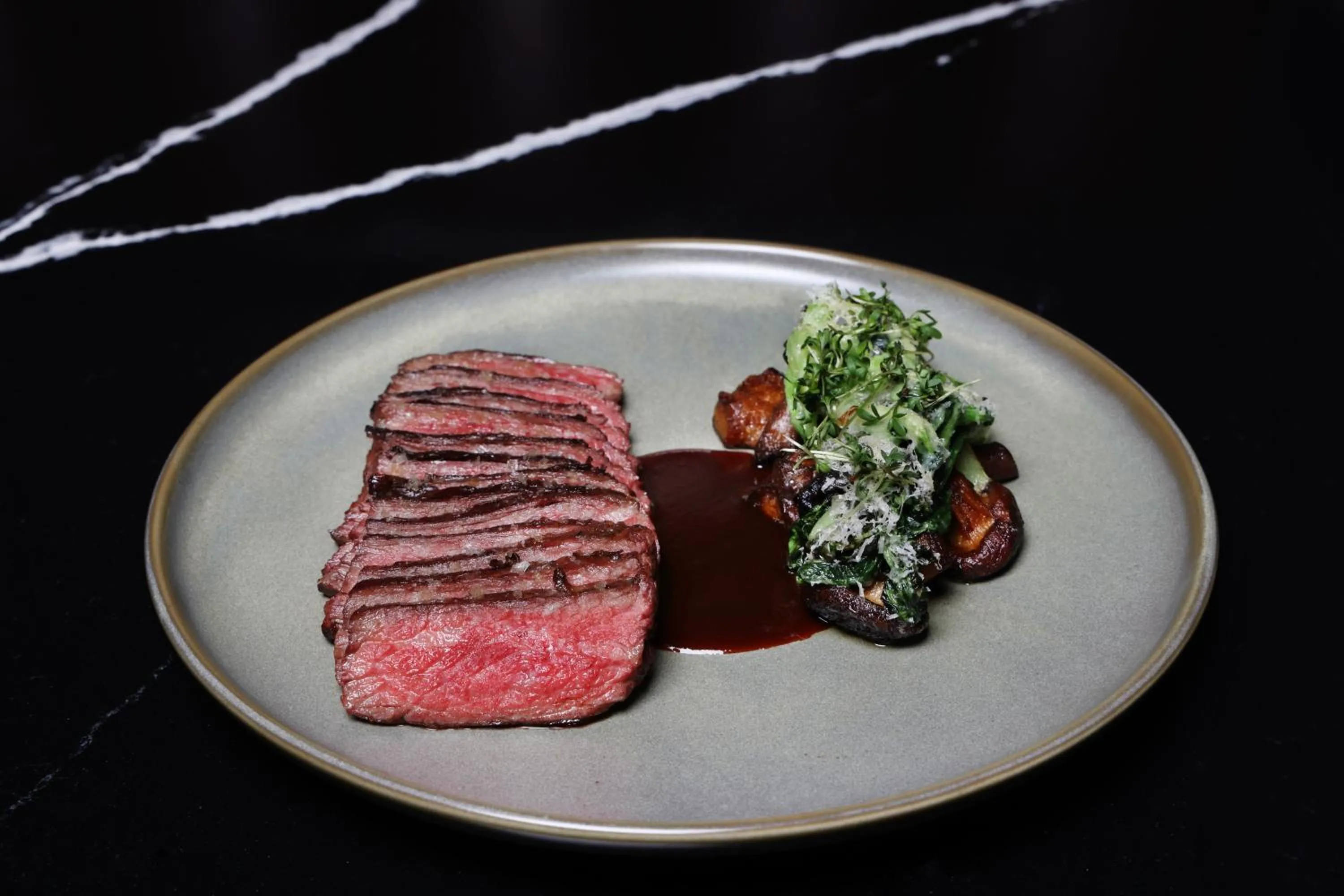 Restaurant/places to eat in Hotel Reykjavík Saga