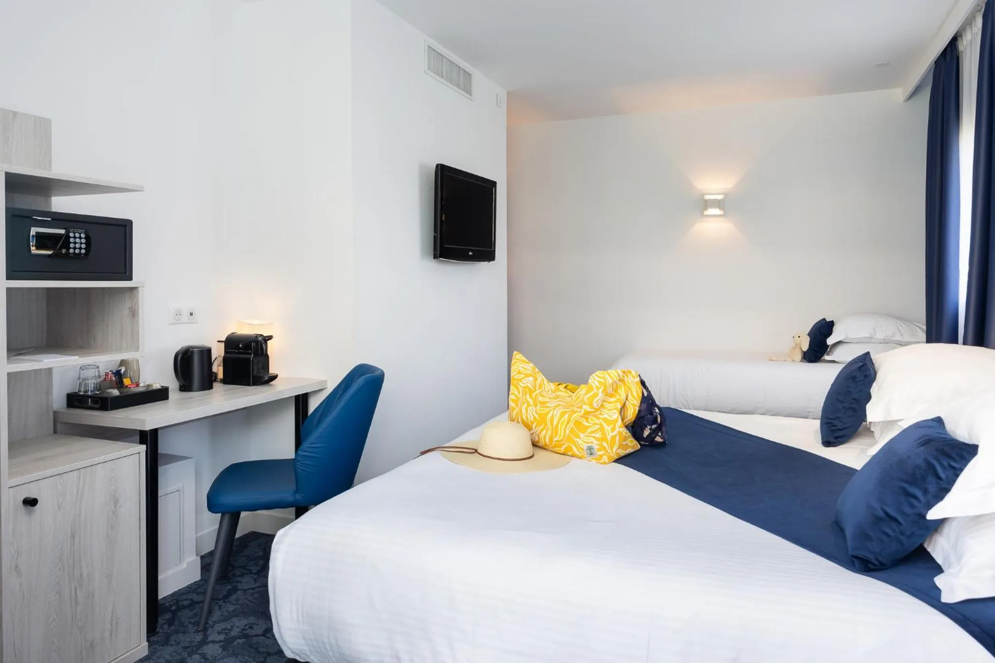 Bed in Hotel Royalmar - Nouveau propriétaire