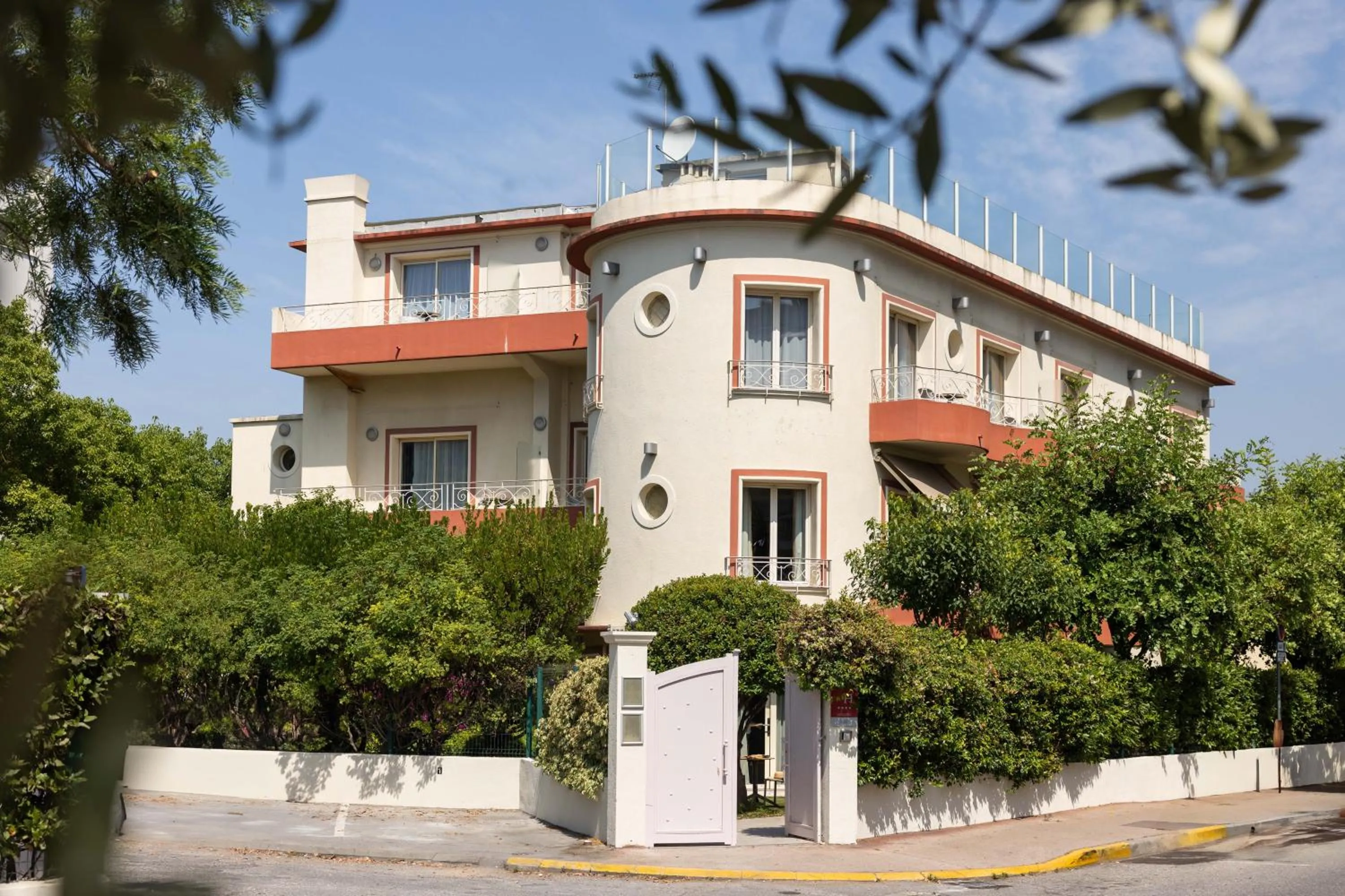 Property building in Hotel Royalmar - Nouveau propriétaire