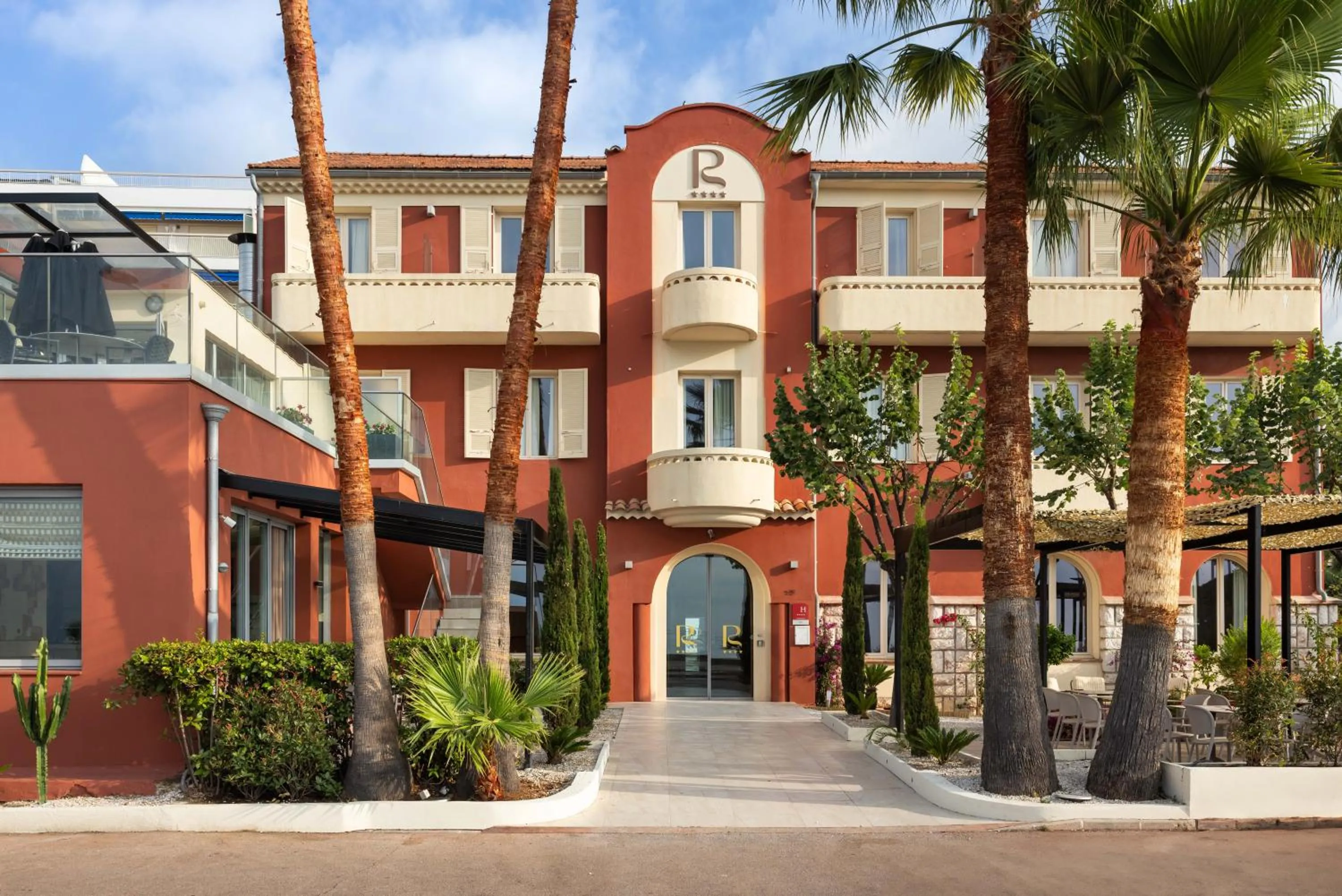 Property building in Hotel Royalmar - Nouveau propriétaire