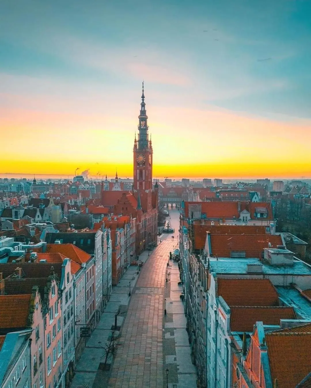 Property building in Baltic Gdańsk OLD TOWN by St Mary s Church