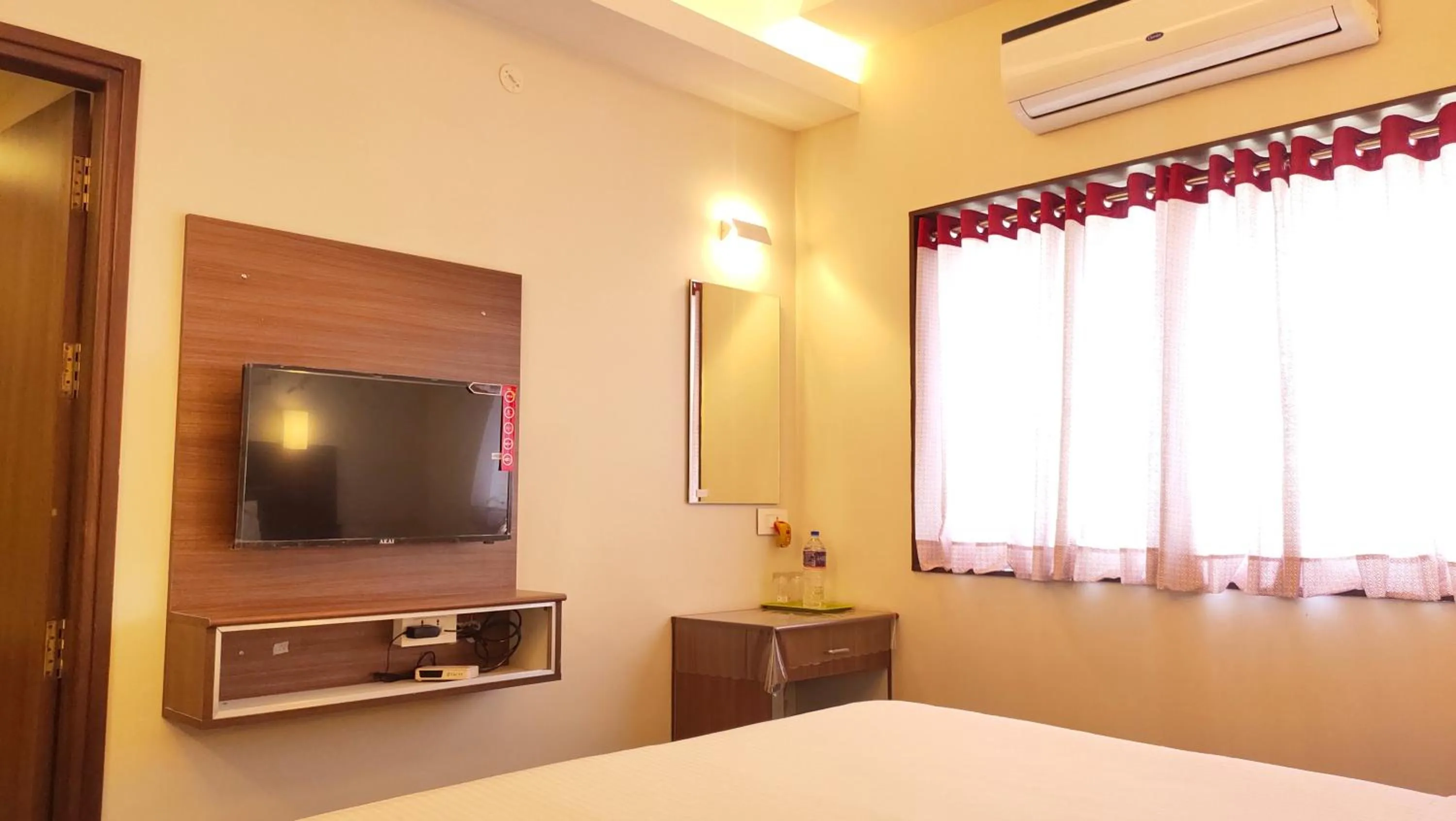 TV and multimedia, Bed in Hotel Rhythm Grand Suite