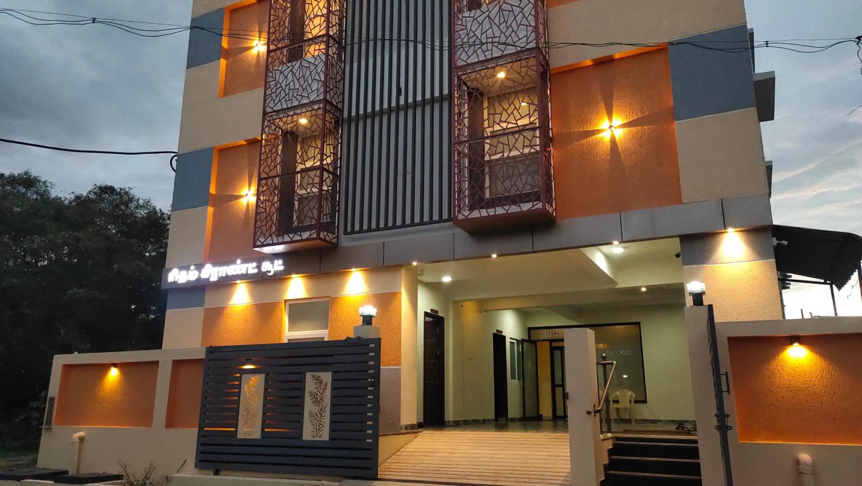 Facade/entrance in Hotel Rhythm Grand Suite