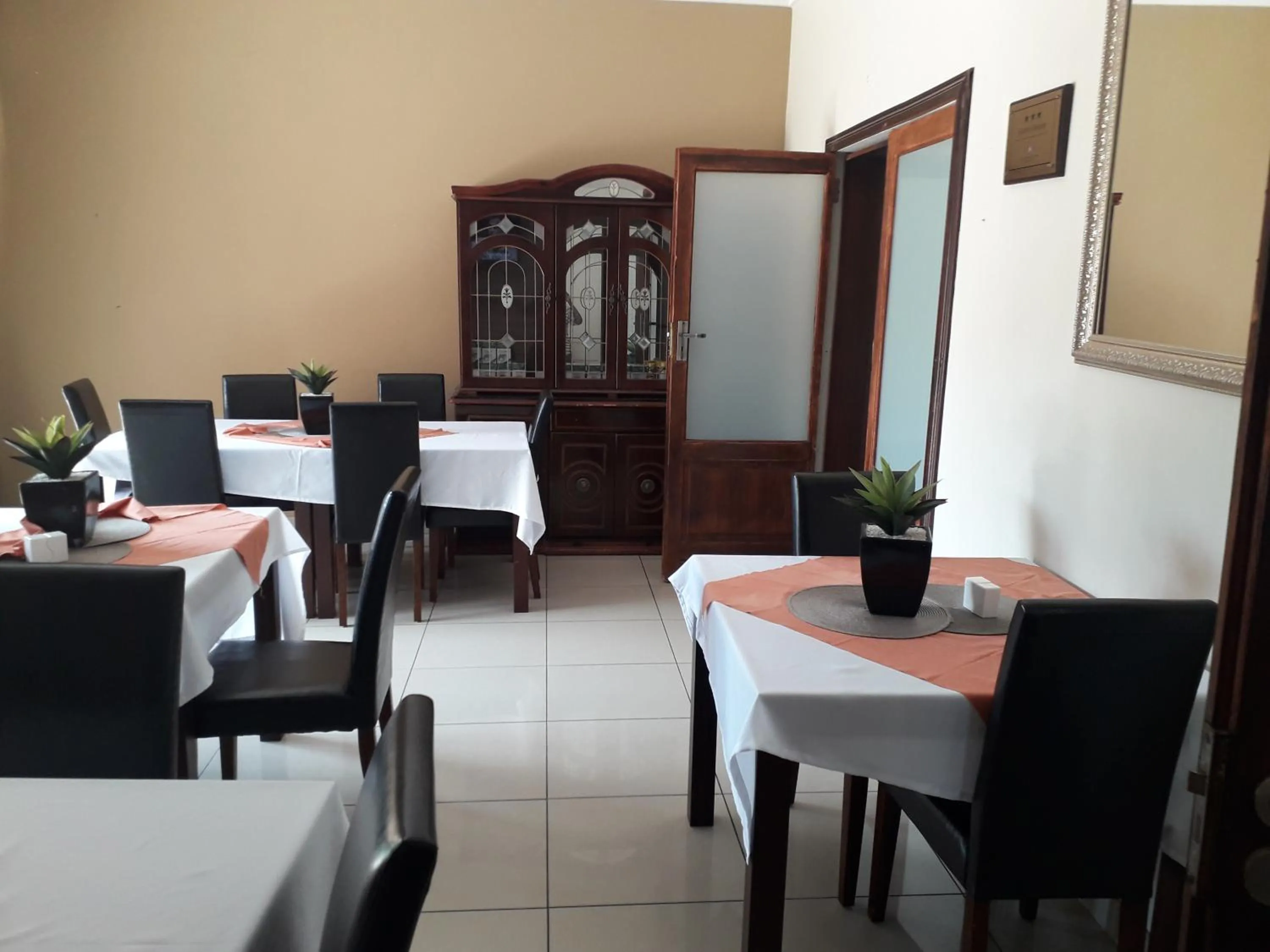 Restaurant/places to eat in Ikaze Guest House