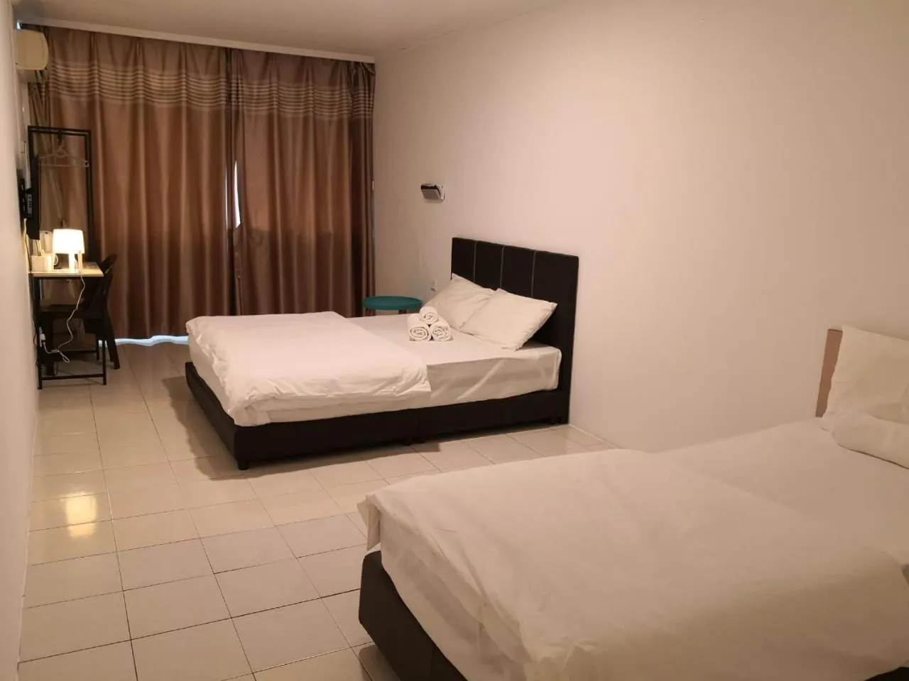 Photo of the whole room, Bed in G Star Motel