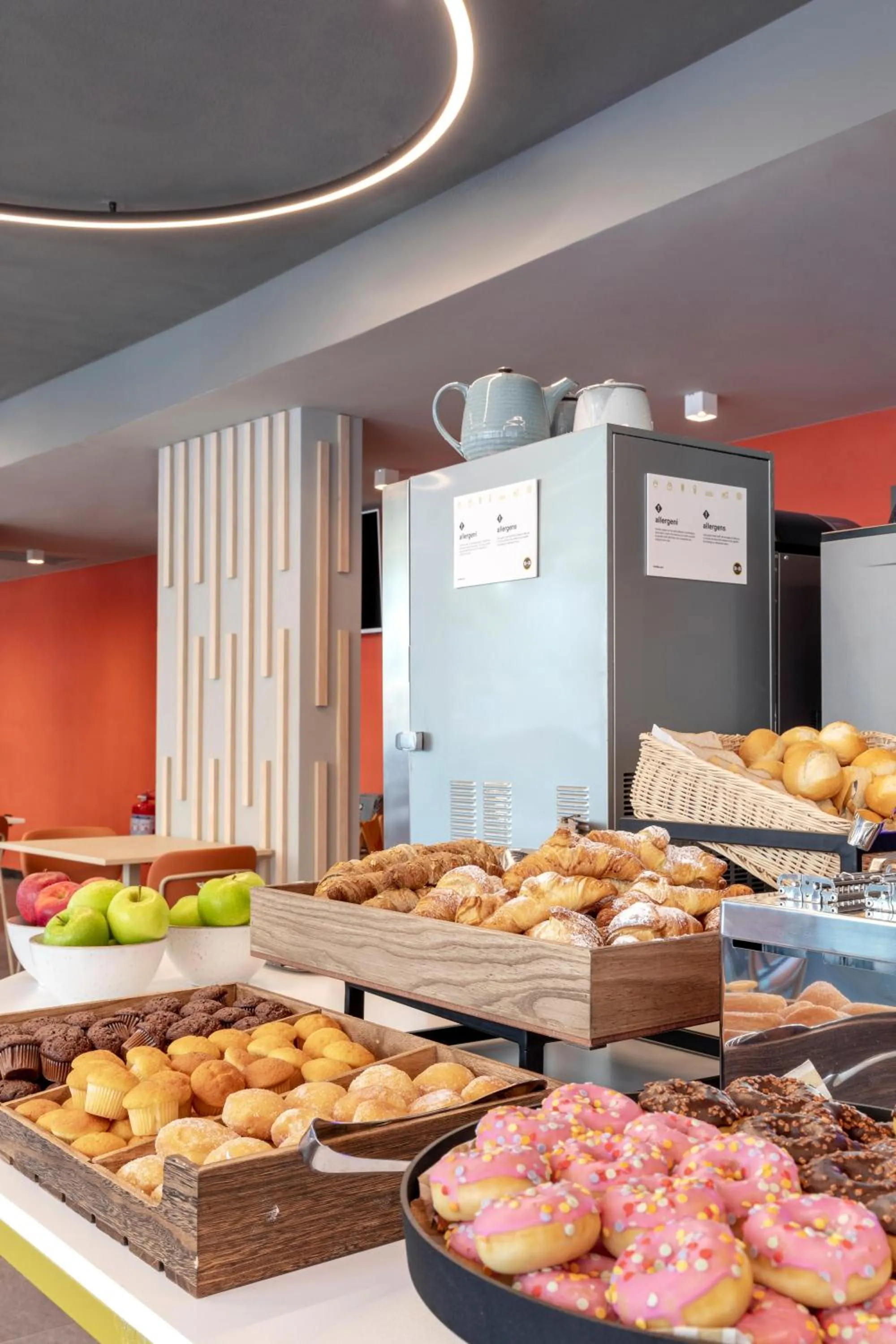 Restaurant/places to eat in B&B Hotel Genova City Center