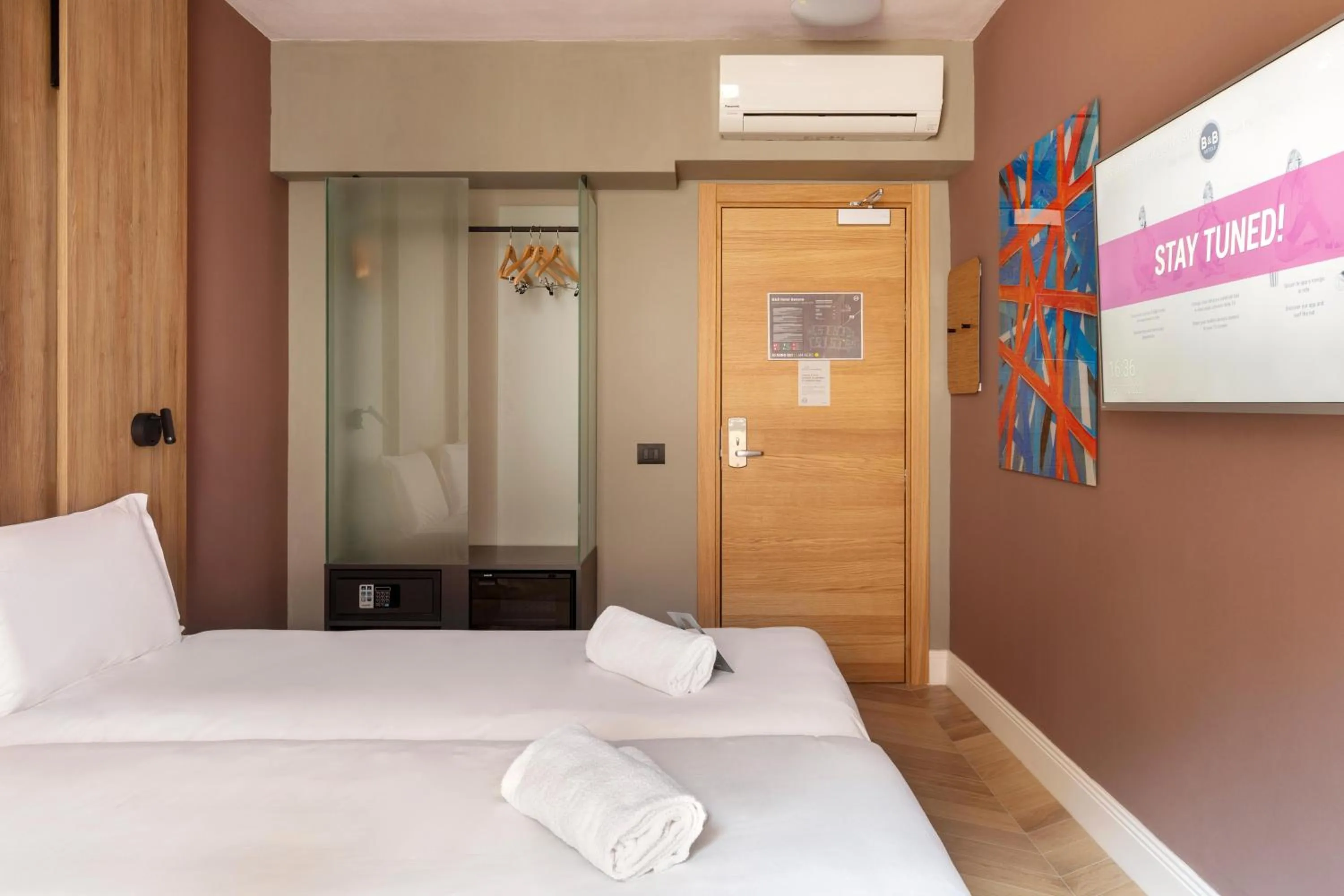 Photo of the whole room, Bed in B&B Hotel Genova City Center