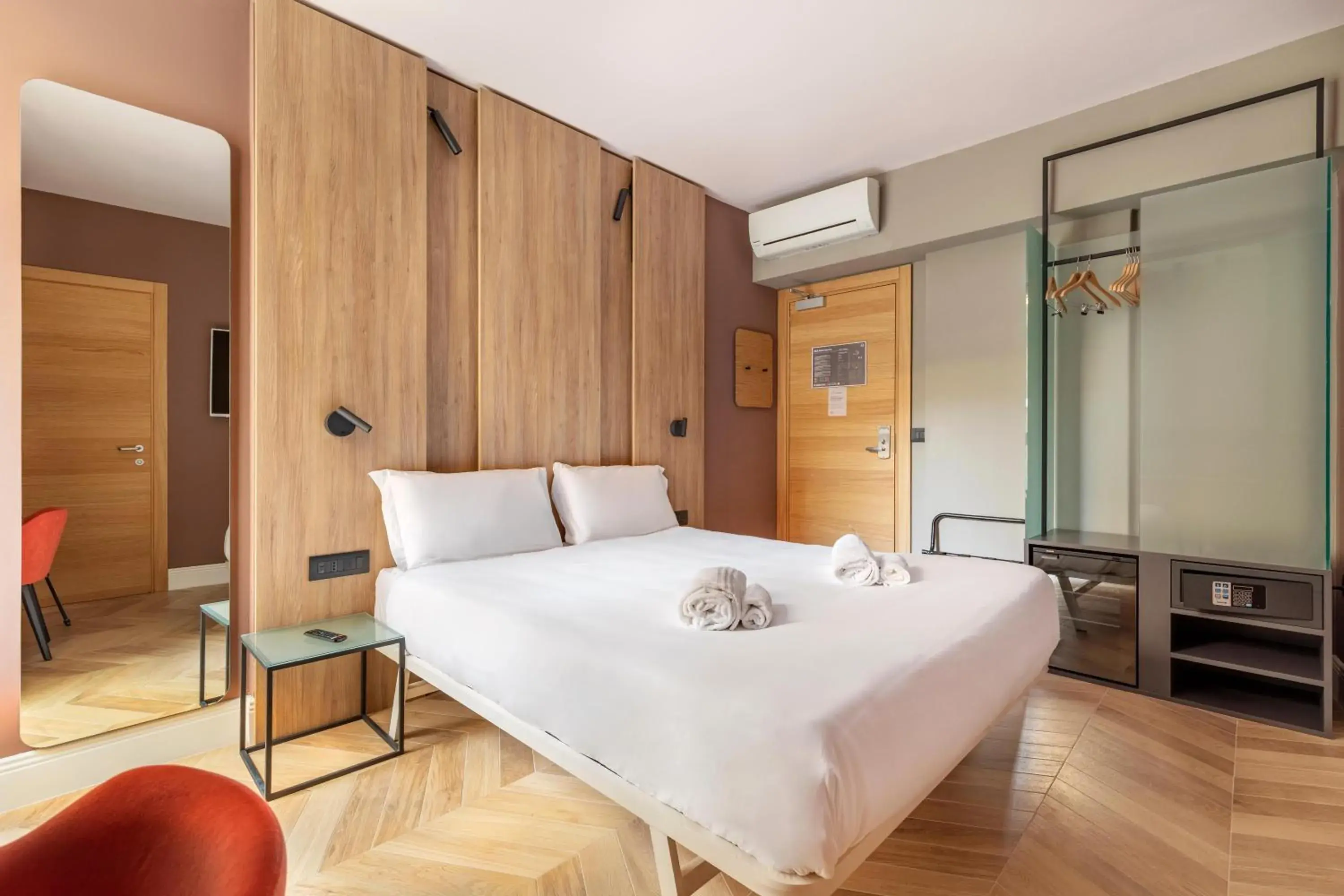 Superior Double Room in B&B Hotel Genova City Center Superior Double Room in B&B Hotel Genova City Center