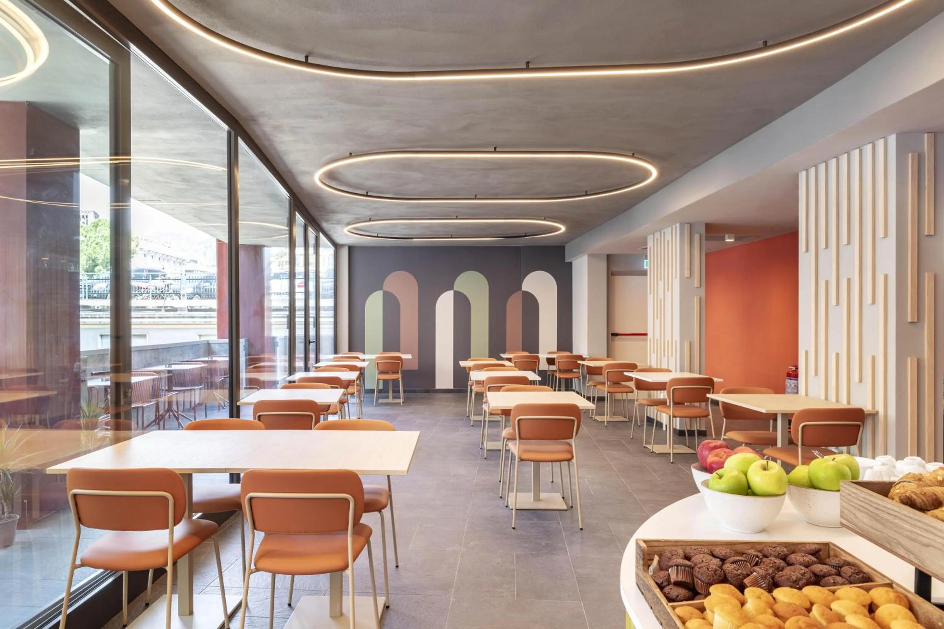 Restaurant/places to eat in B&B Hotel Genova City Center