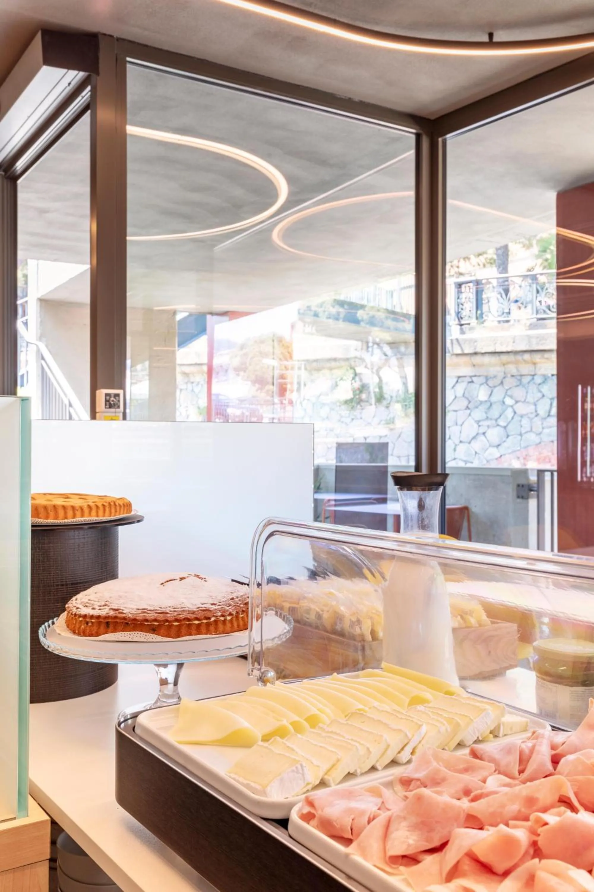 Restaurant/places to eat in B&B Hotel Genova City Center