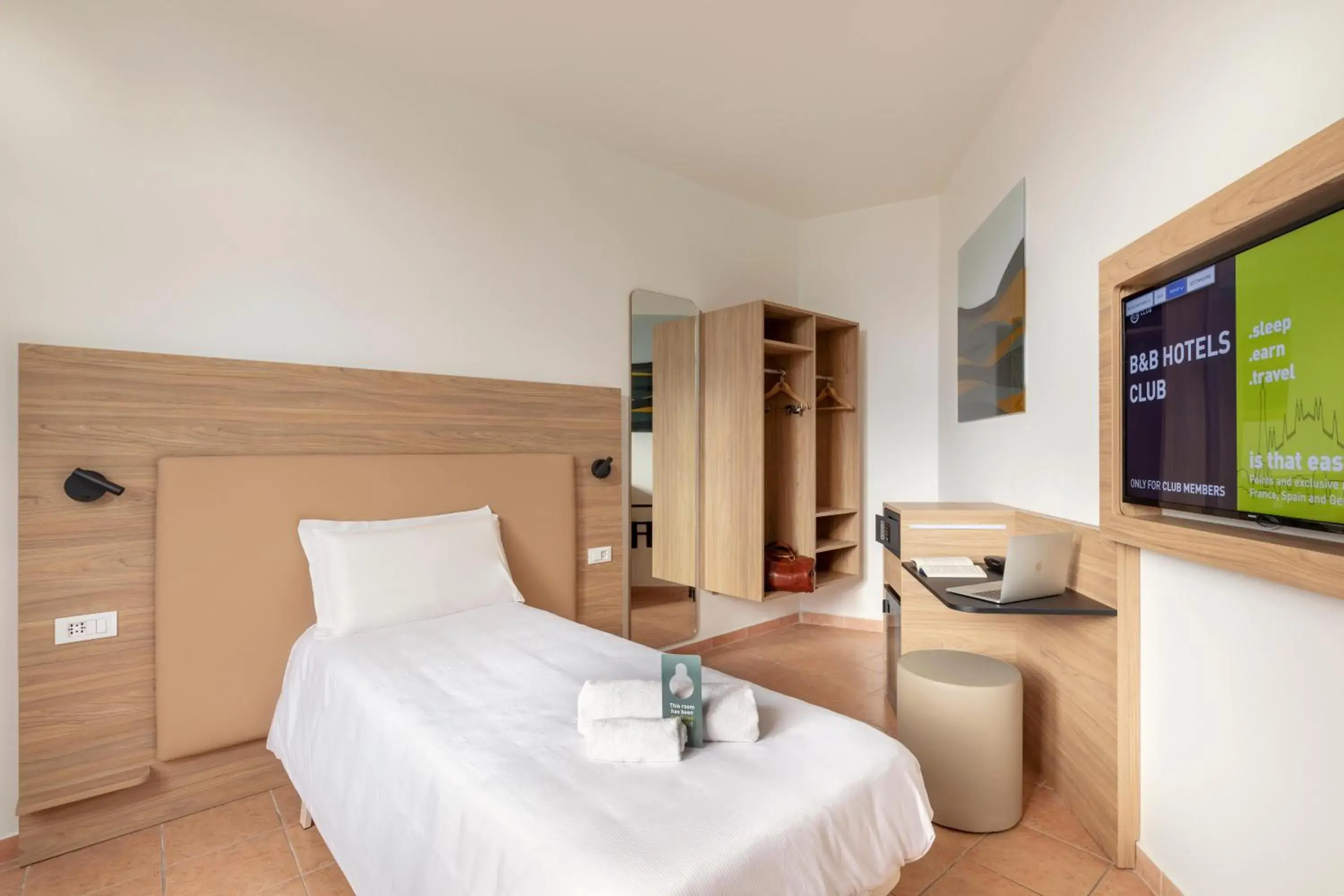 Single Room - Disability Access in B&B Hotel Pomezia Roma Single Room - Disability Access in B&B Hotel Pomezia Roma