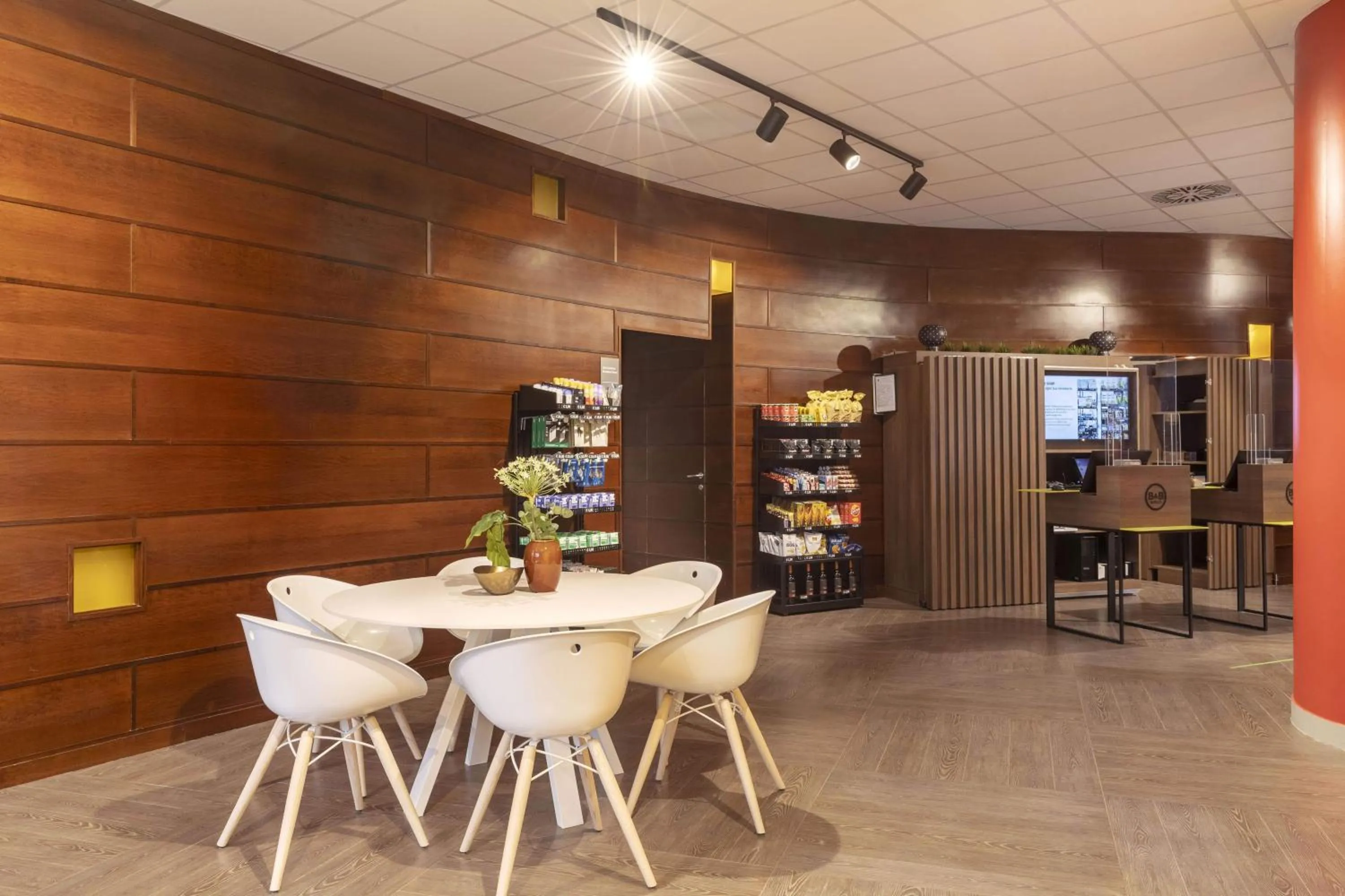 Lounge or bar in B&B Hotel Pomezia Roma