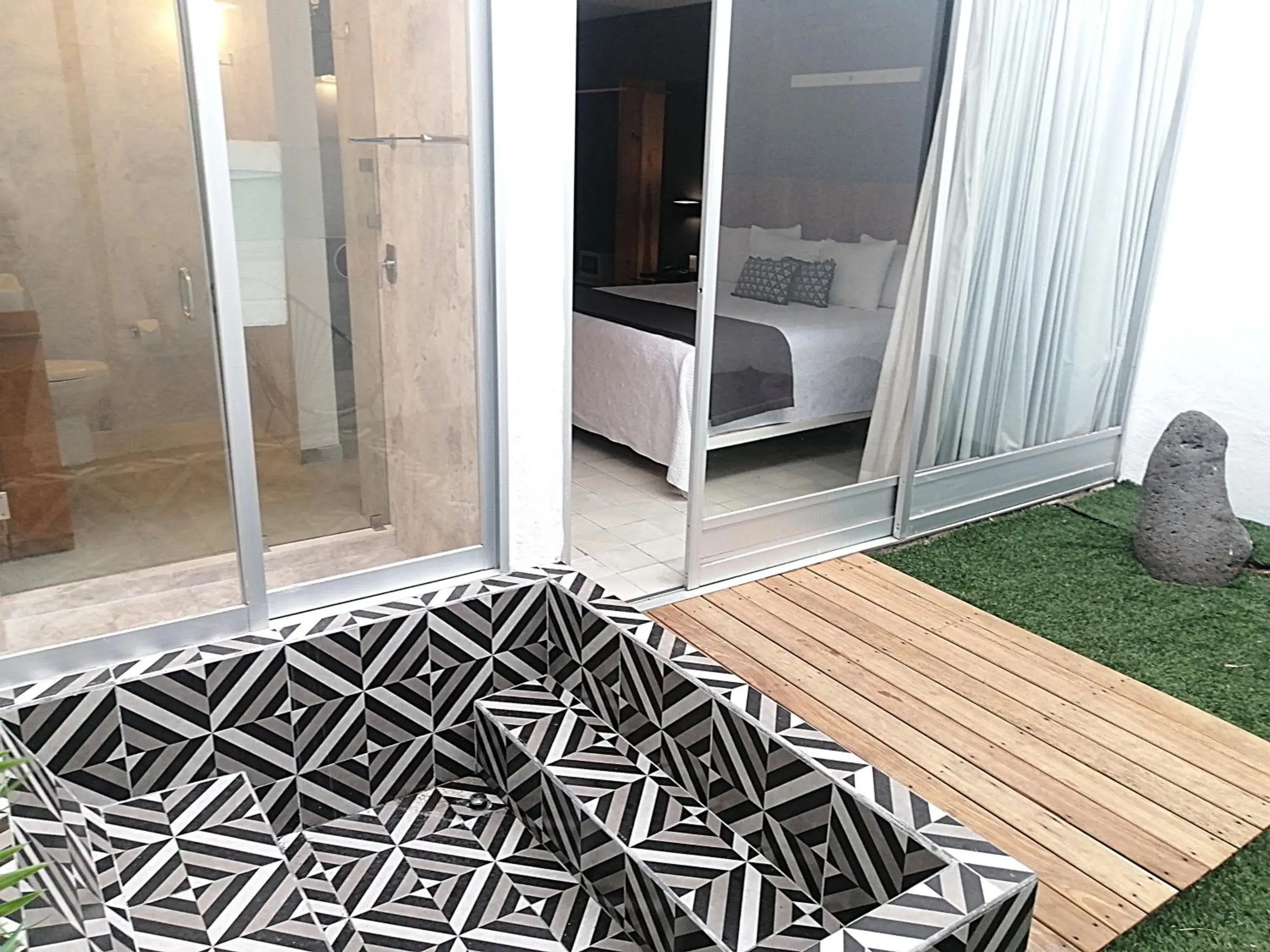 Deluxe Double Room with Bath in Hotel CLARUM 101 Deluxe Double Room with Bath in Hotel CLARUM 101