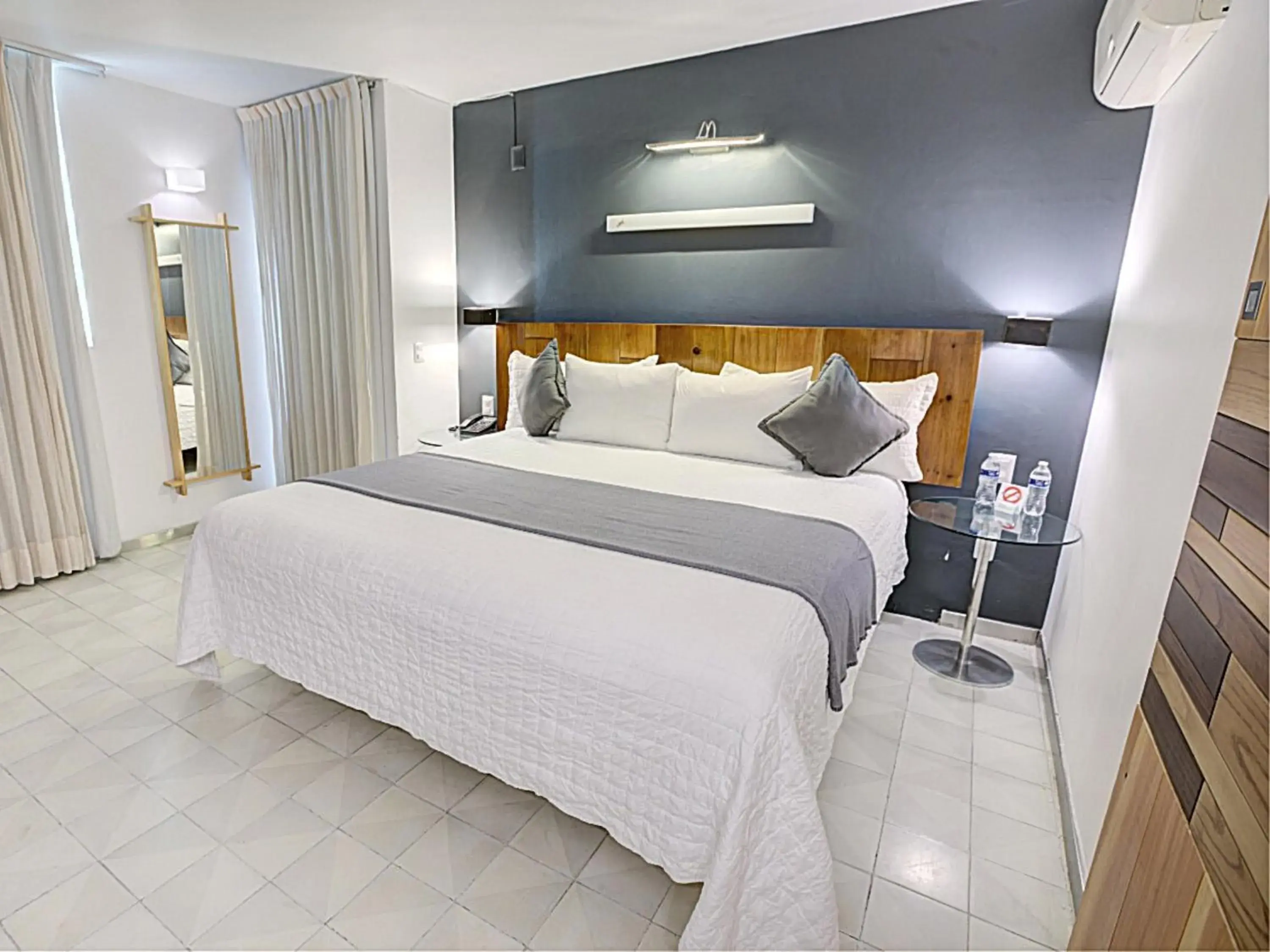 Double Room with Balcony in Hotel CLARUM 101 Double Room with Balcony in Hotel CLARUM 101