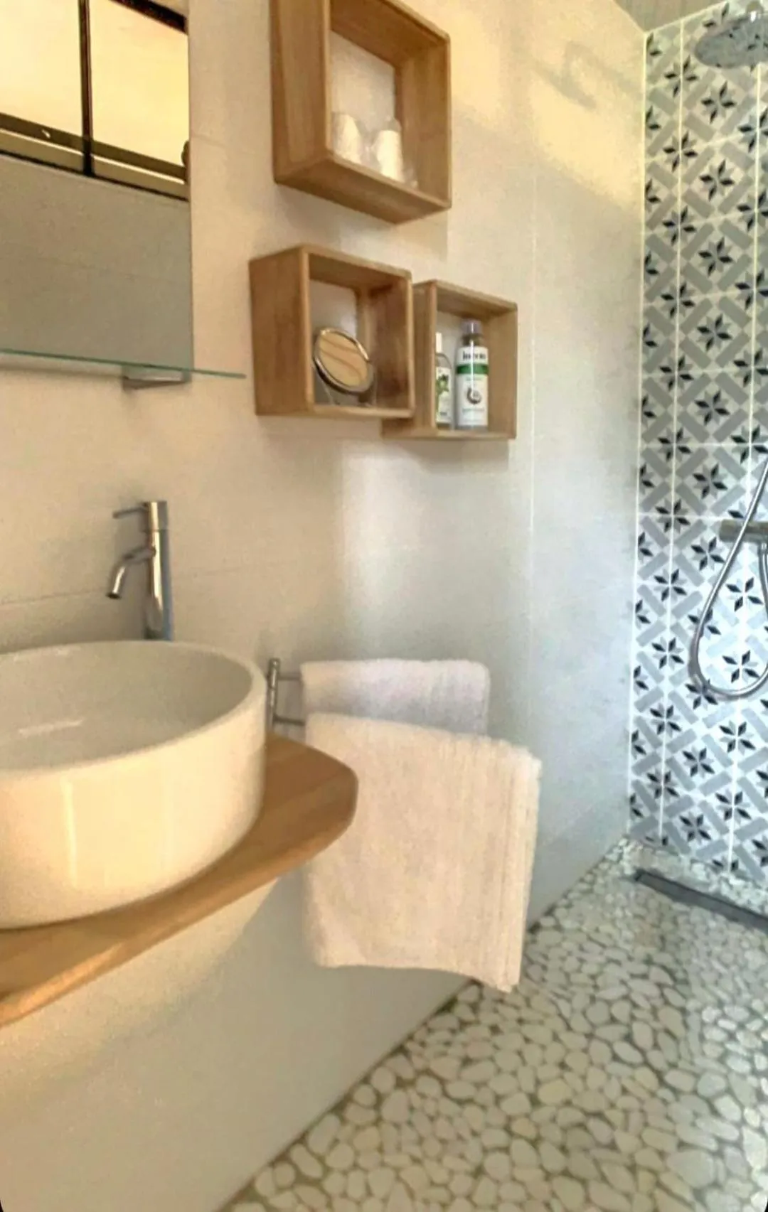 Bathroom in Les Glycines de Monchy- Chambres d'hôtes