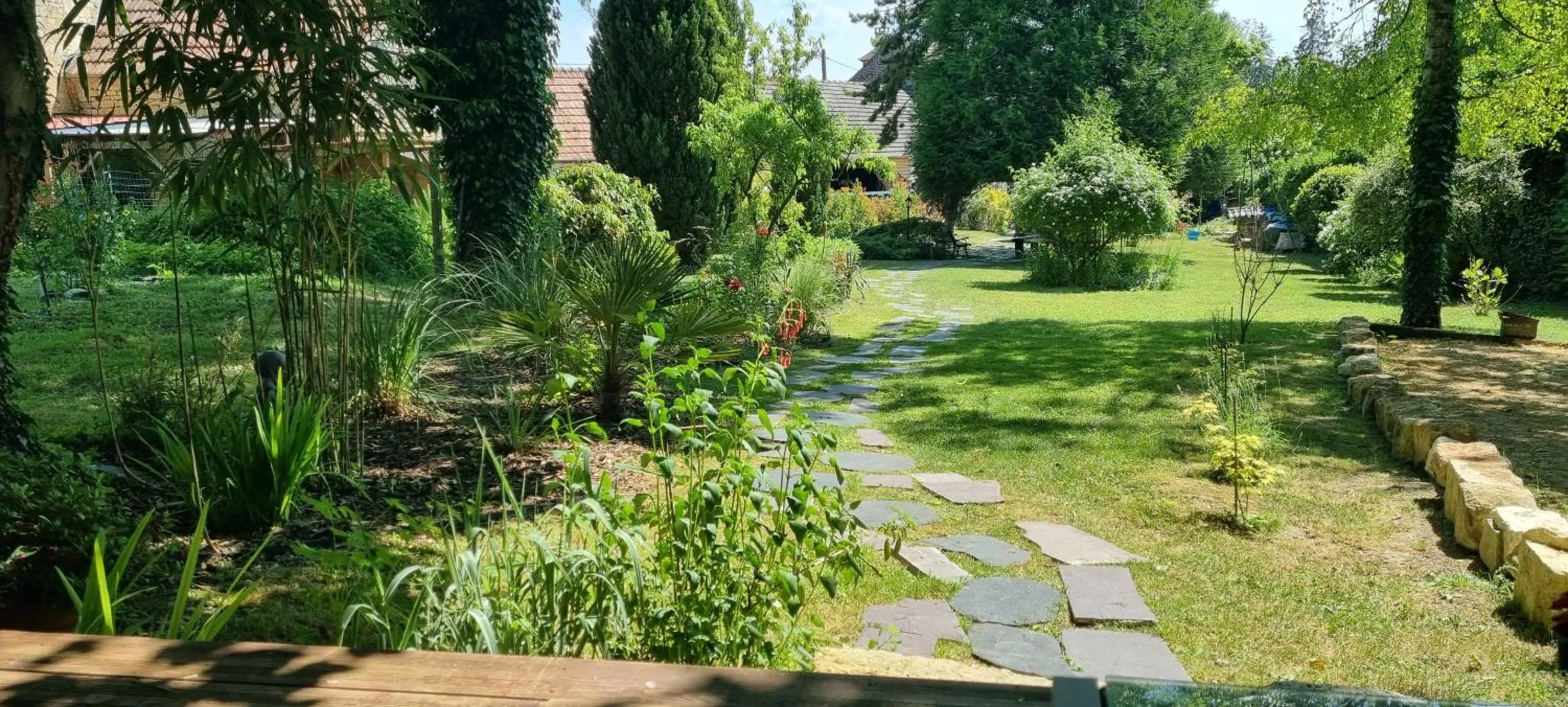 Spring in Les Glycines de Monchy- Chambres d'hôtes