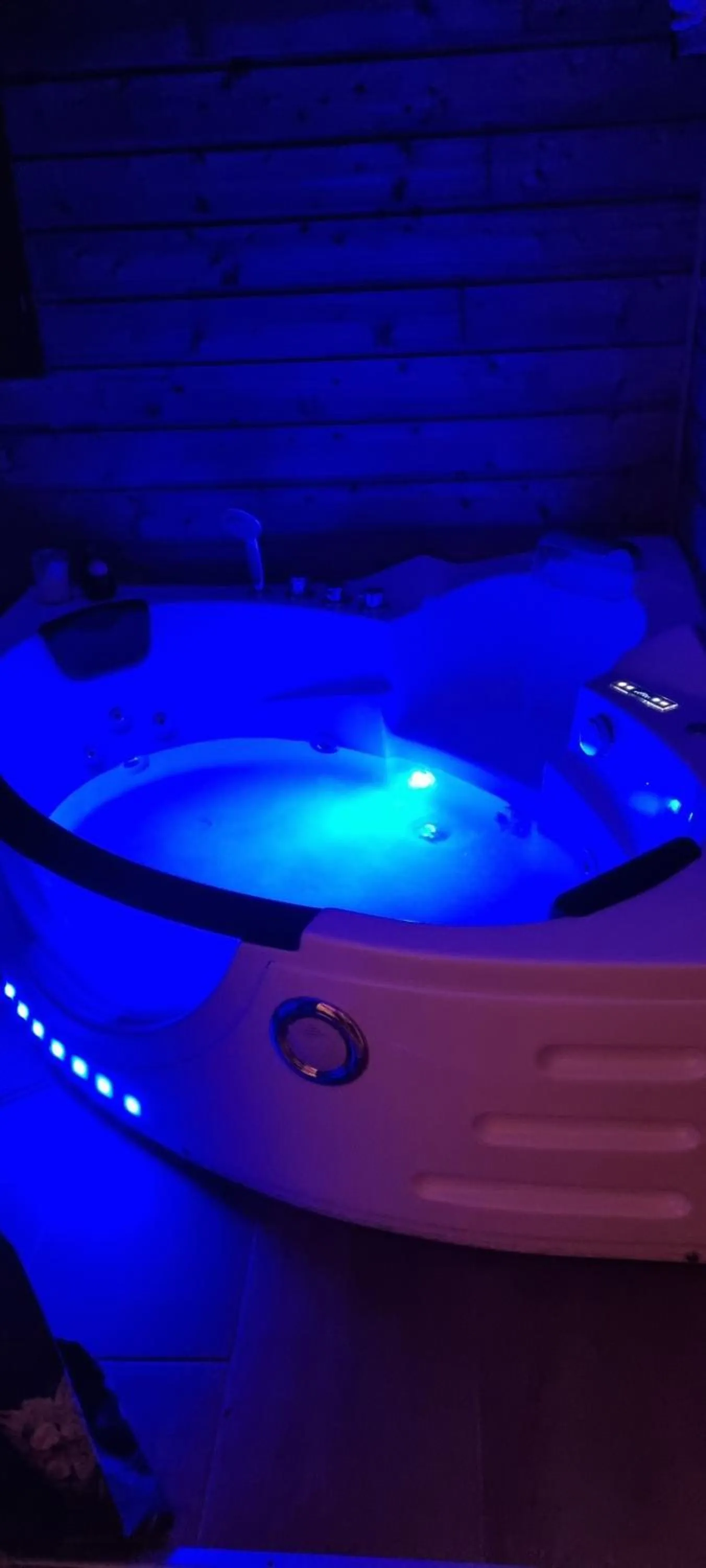 Hot Tub in Les Glycines de Monchy- Chambres d'hôtes