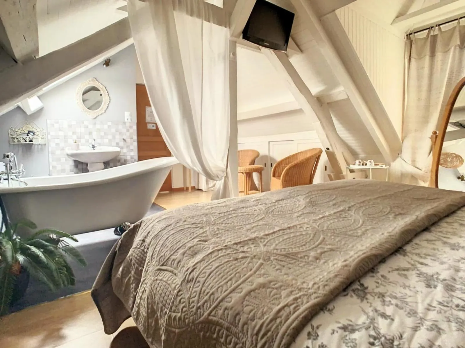 Bed in Les Glycines de Monchy- Chambres d'hôtes