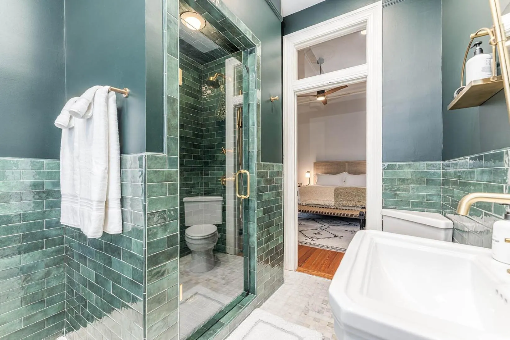 Shower, Bed in Bellwether House