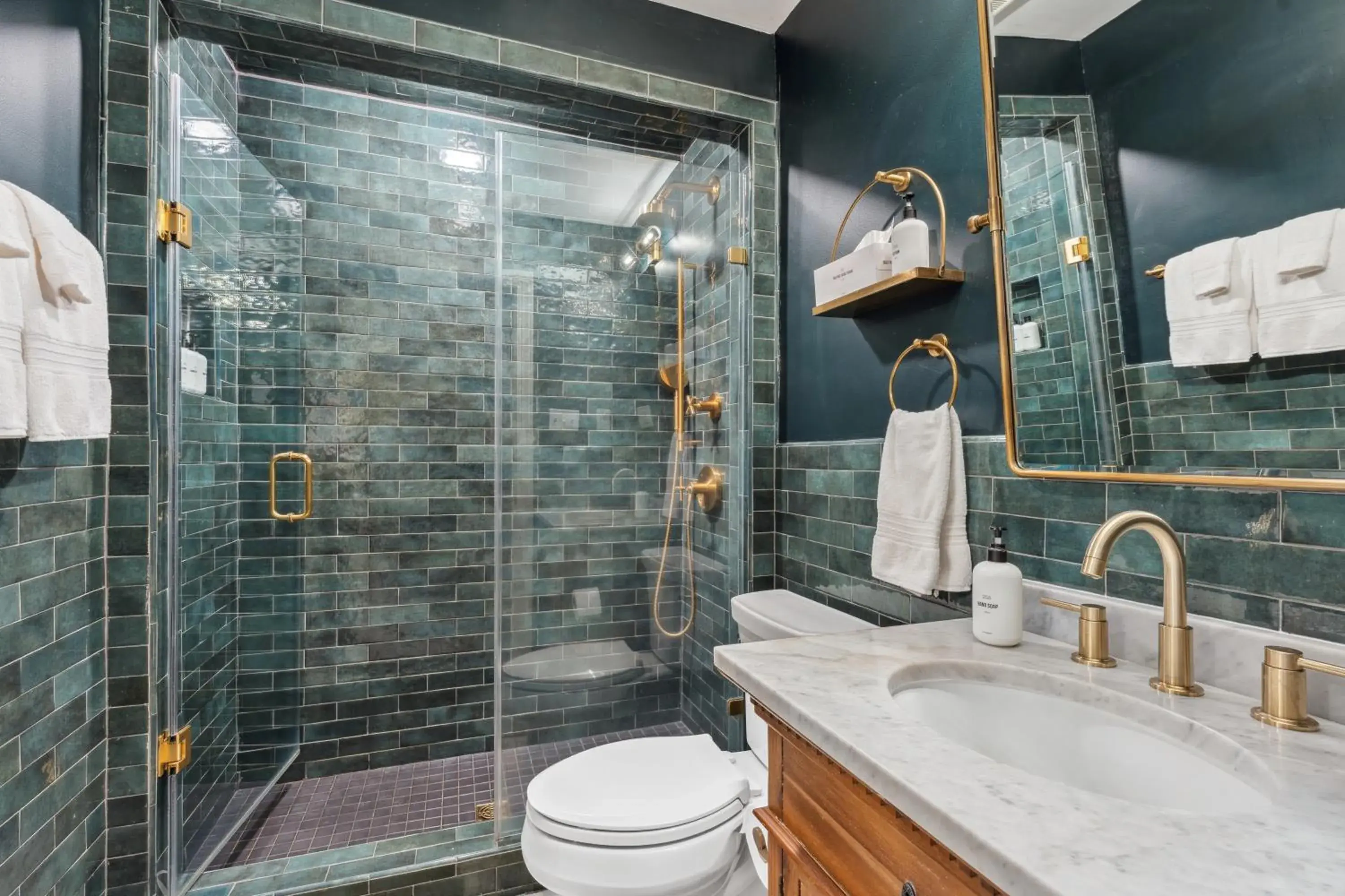 Standard Queen Room in Bellwether House Standard Queen Room in Bellwether House