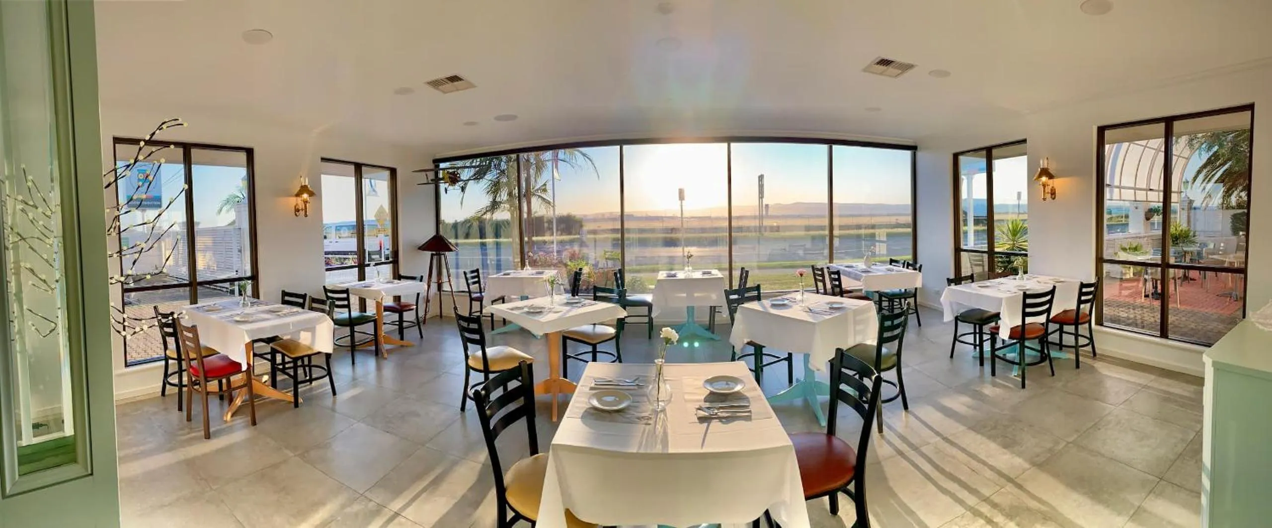 Restaurant/places to eat in Best Western Adelaide Airport