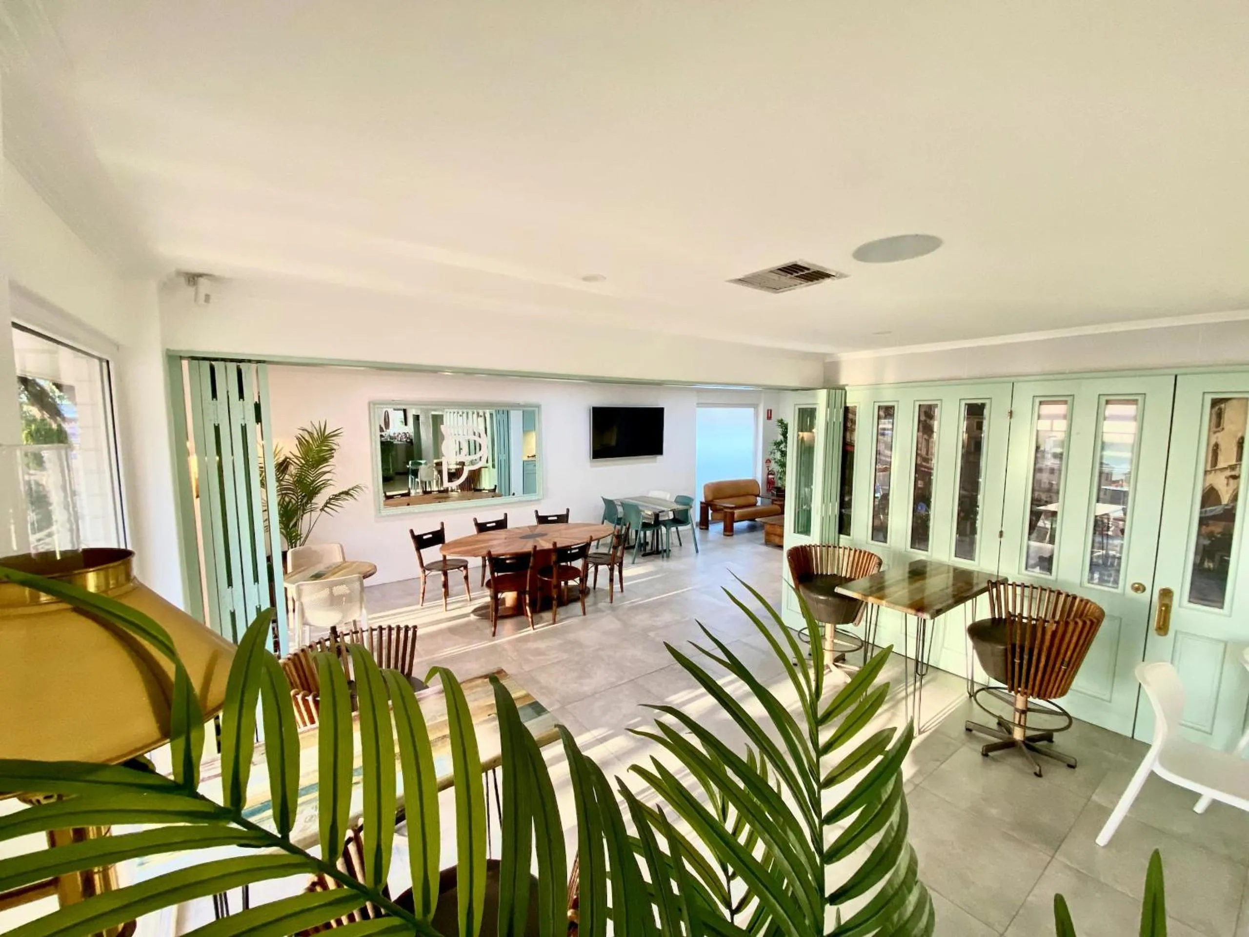 Restaurant/places to eat in Best Western Adelaide Airport