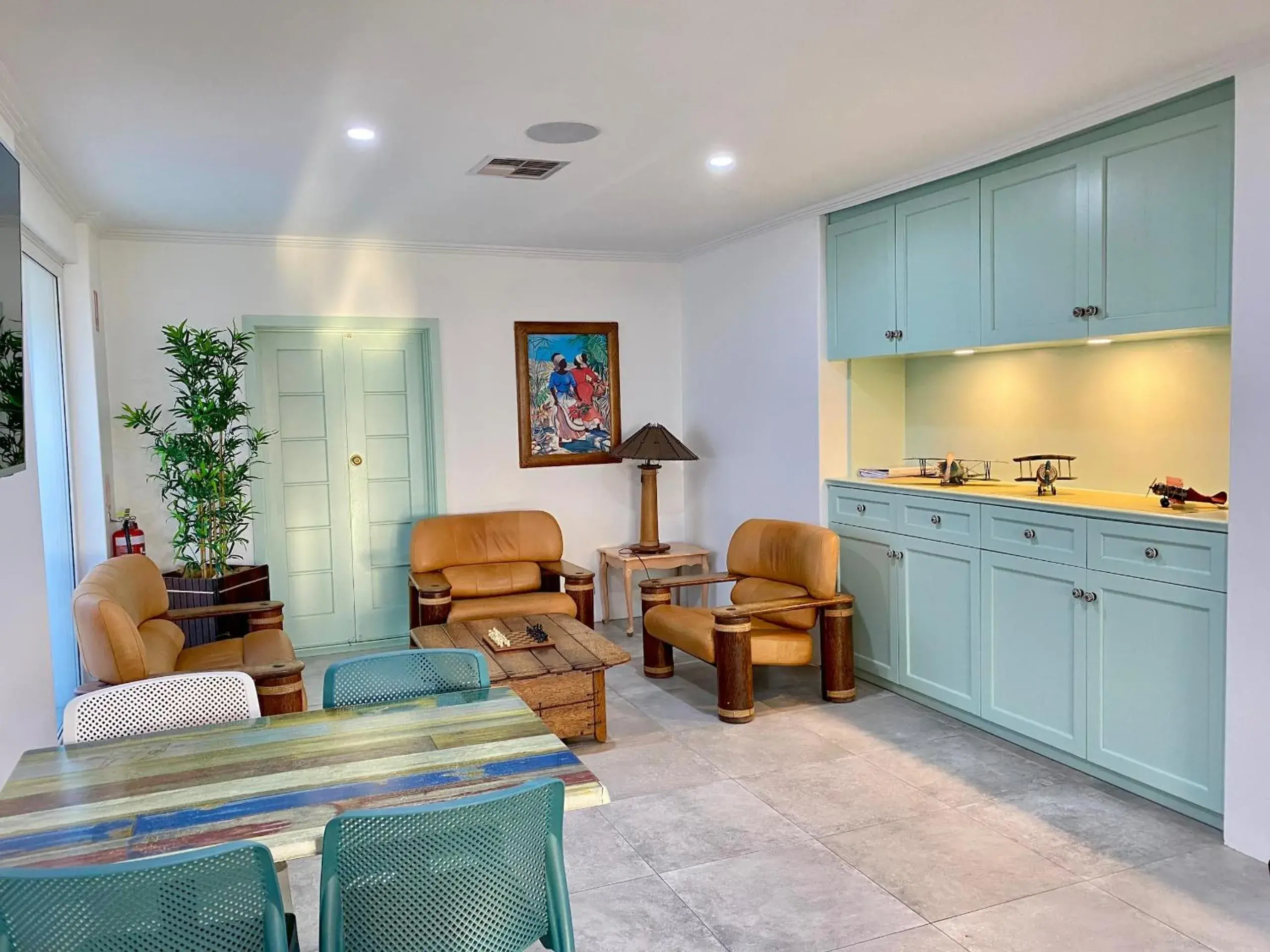 Lounge or bar in Best Western Adelaide Airport Lounge or bar in Best Western Adelaide Airport