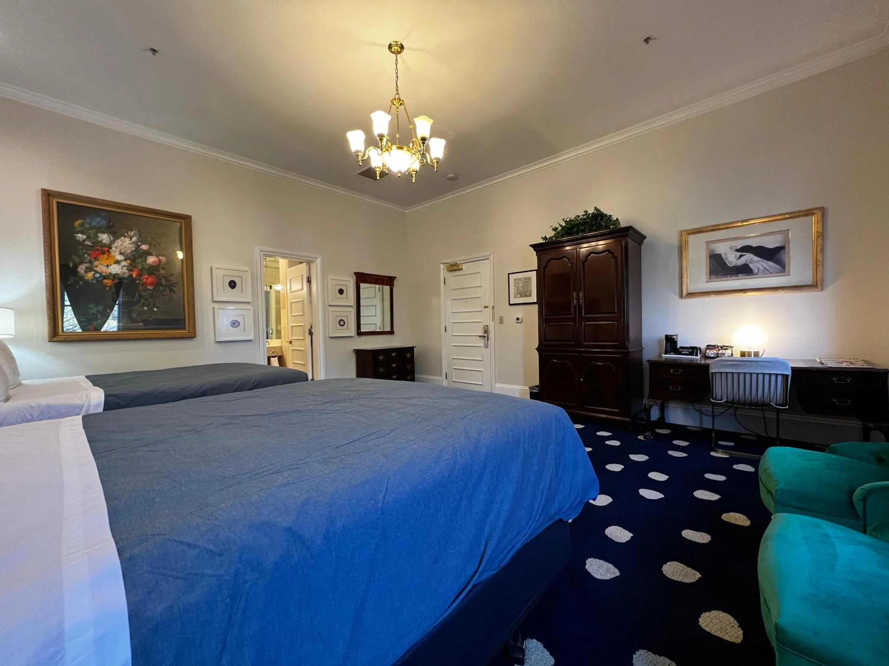 Bed in Sterling Hotel