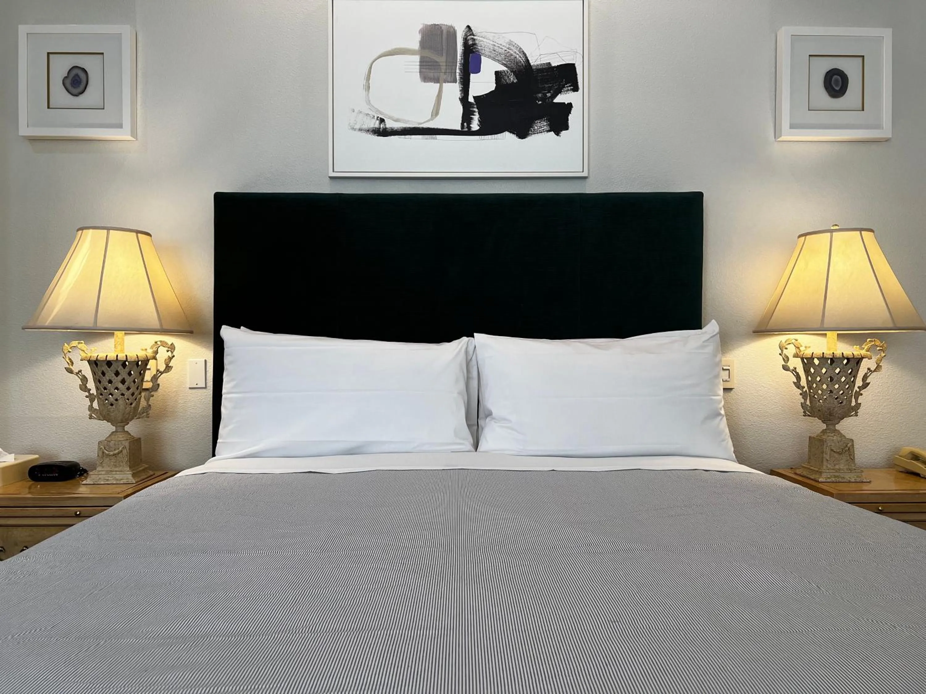 Bedroom, Bed in Sterling Hotel