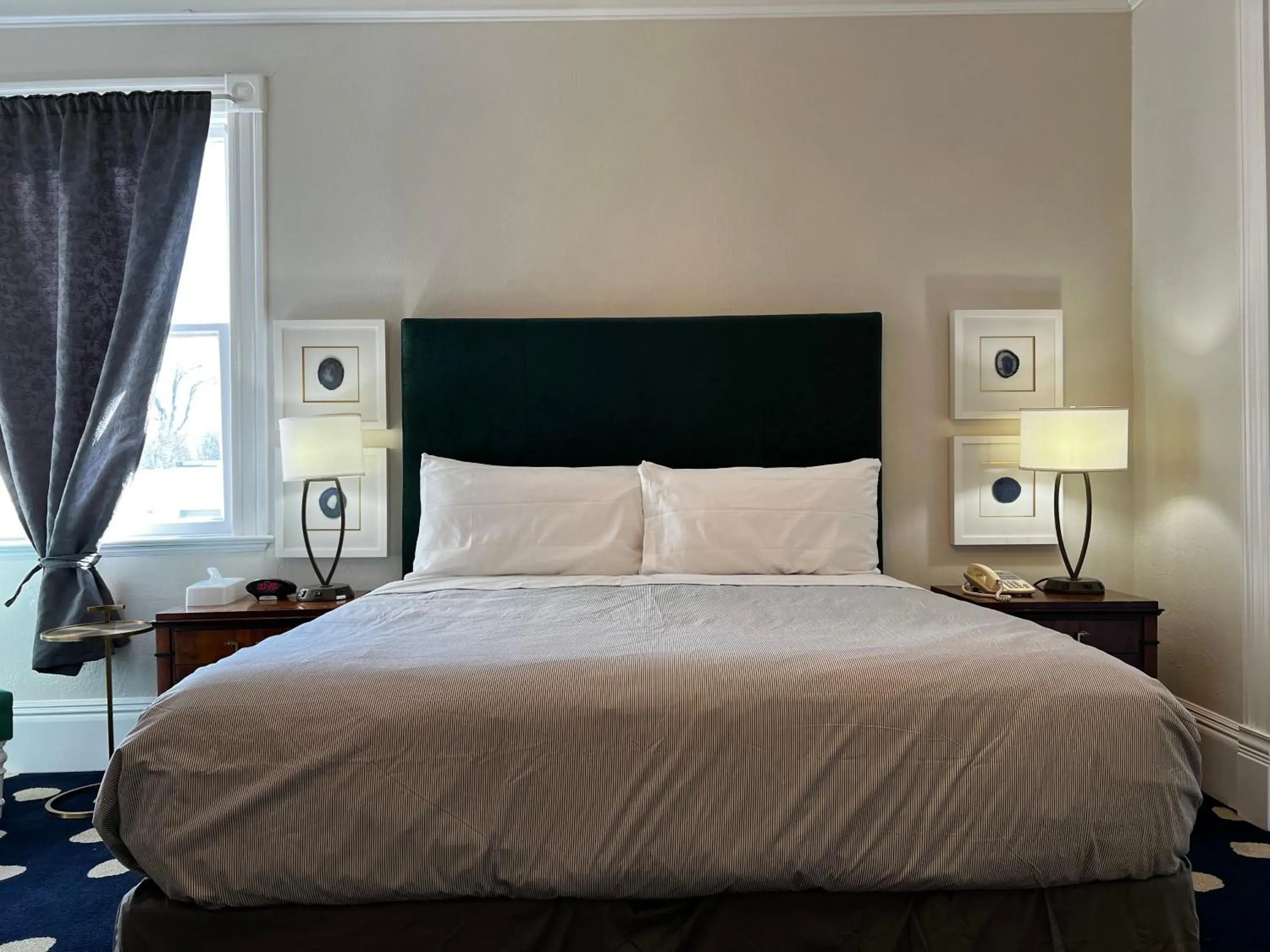 Deluxe Triple Room in Sterling Hotel Deluxe Triple Room in Sterling Hotel