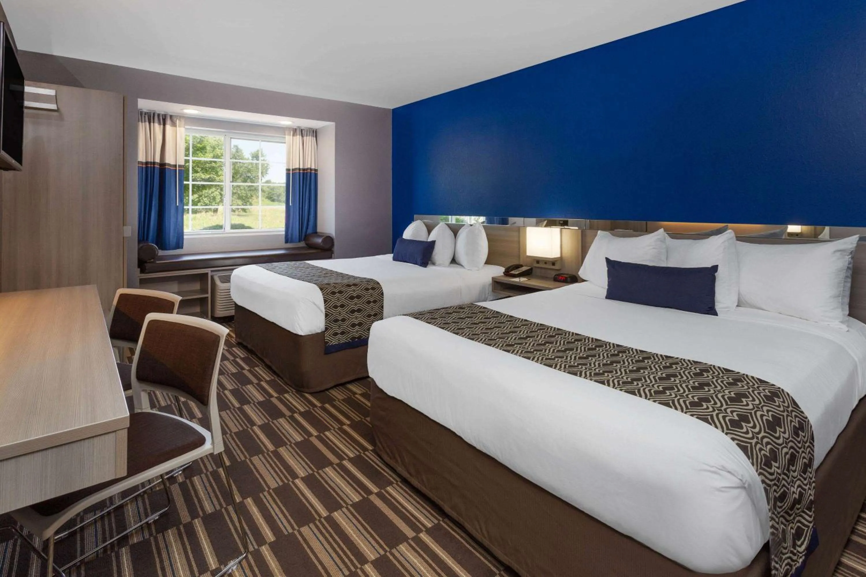 Photo of the whole room, Bed in Microtel Inn & Suites by Wyndham Bethel/Danbury