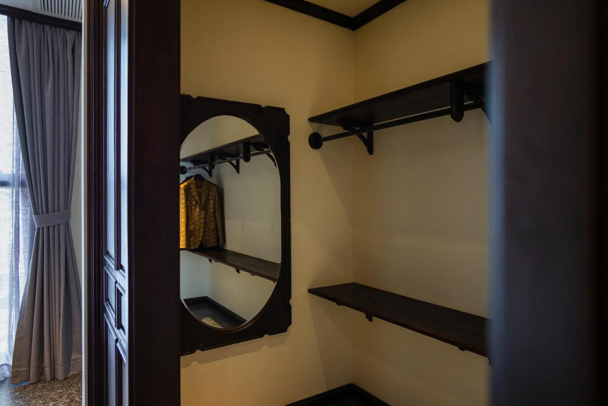 wardrobe in Amanaki Thao Dien