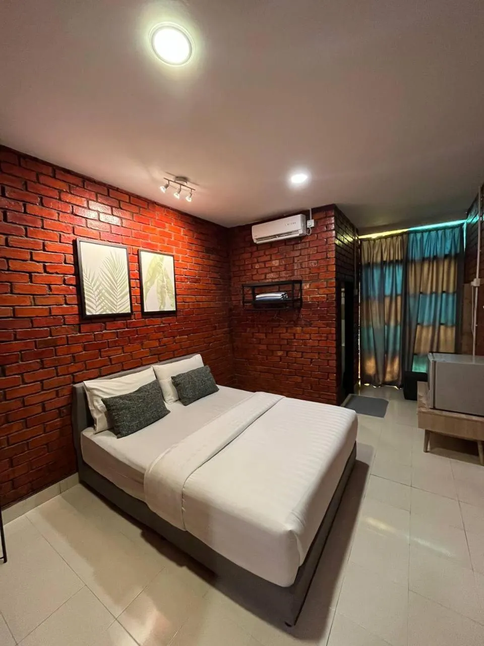 Bed in Sandy Beach Resort By Casa Loma