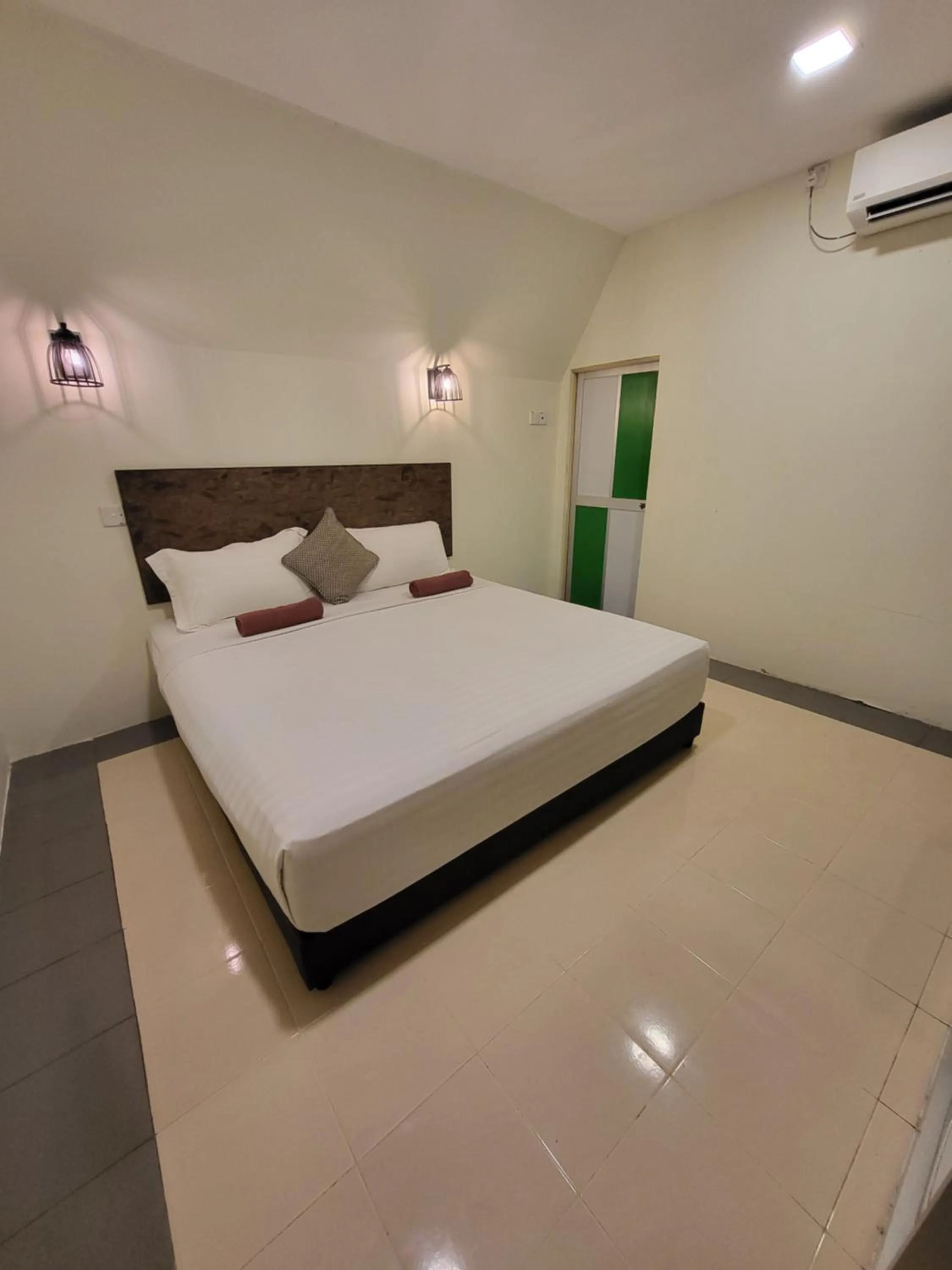 Bed in Sandy Beach Resort By Casa Loma