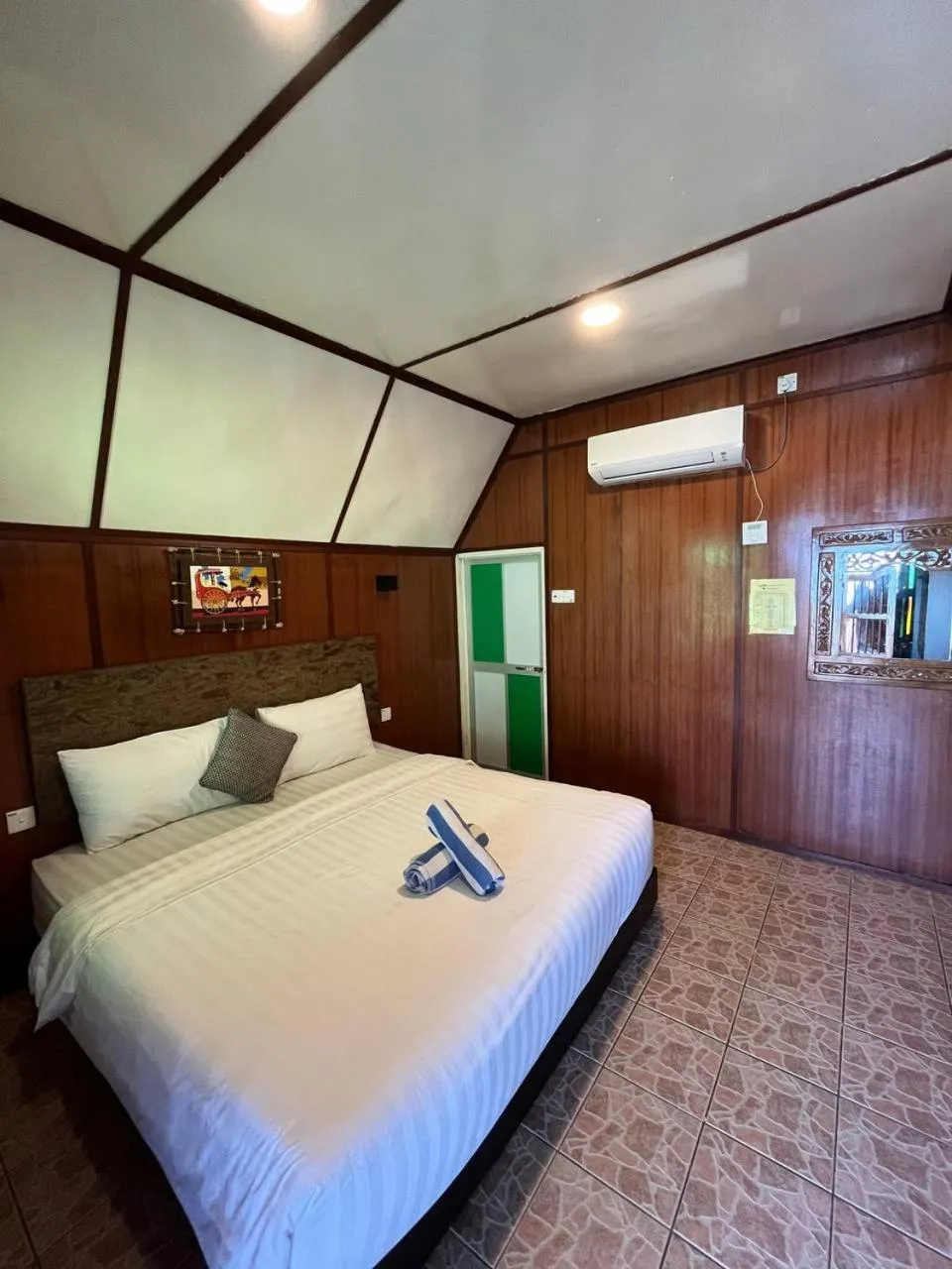 Bed in Sandy Beach Resort By Casa Loma
