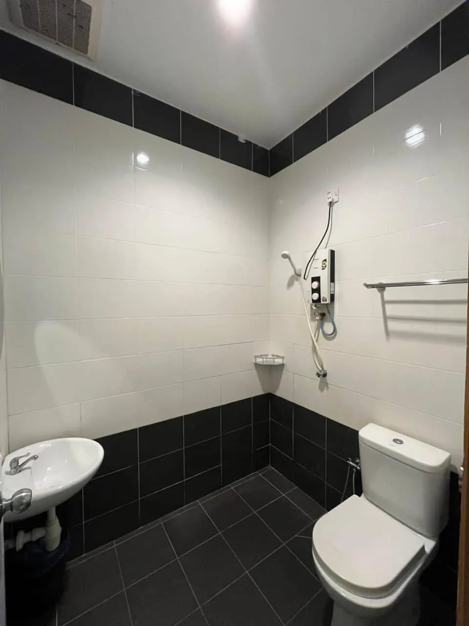 Shower in Sandy Beach Resort By Casa Loma