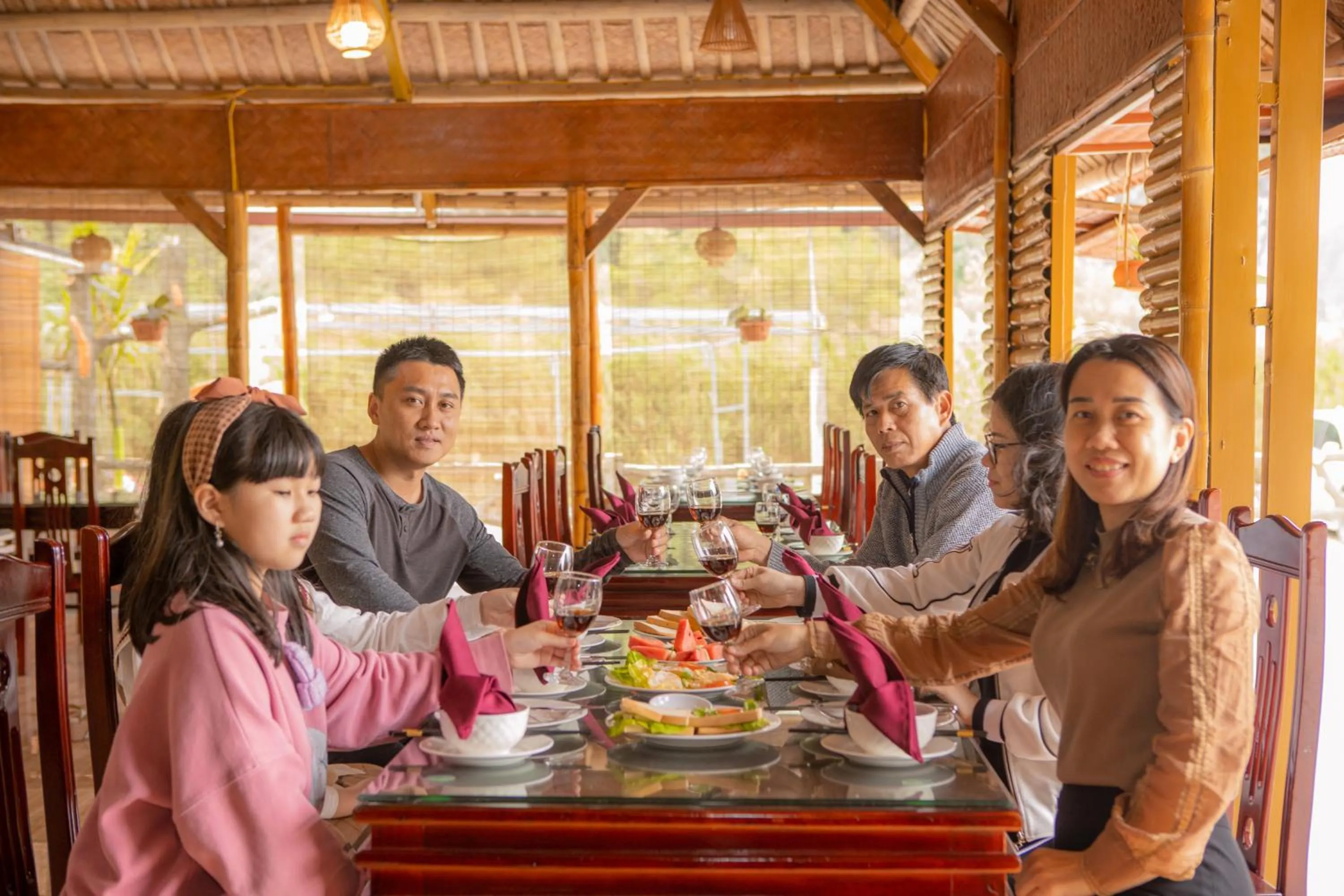 Restaurant/places to eat in Lotus Field Homestay