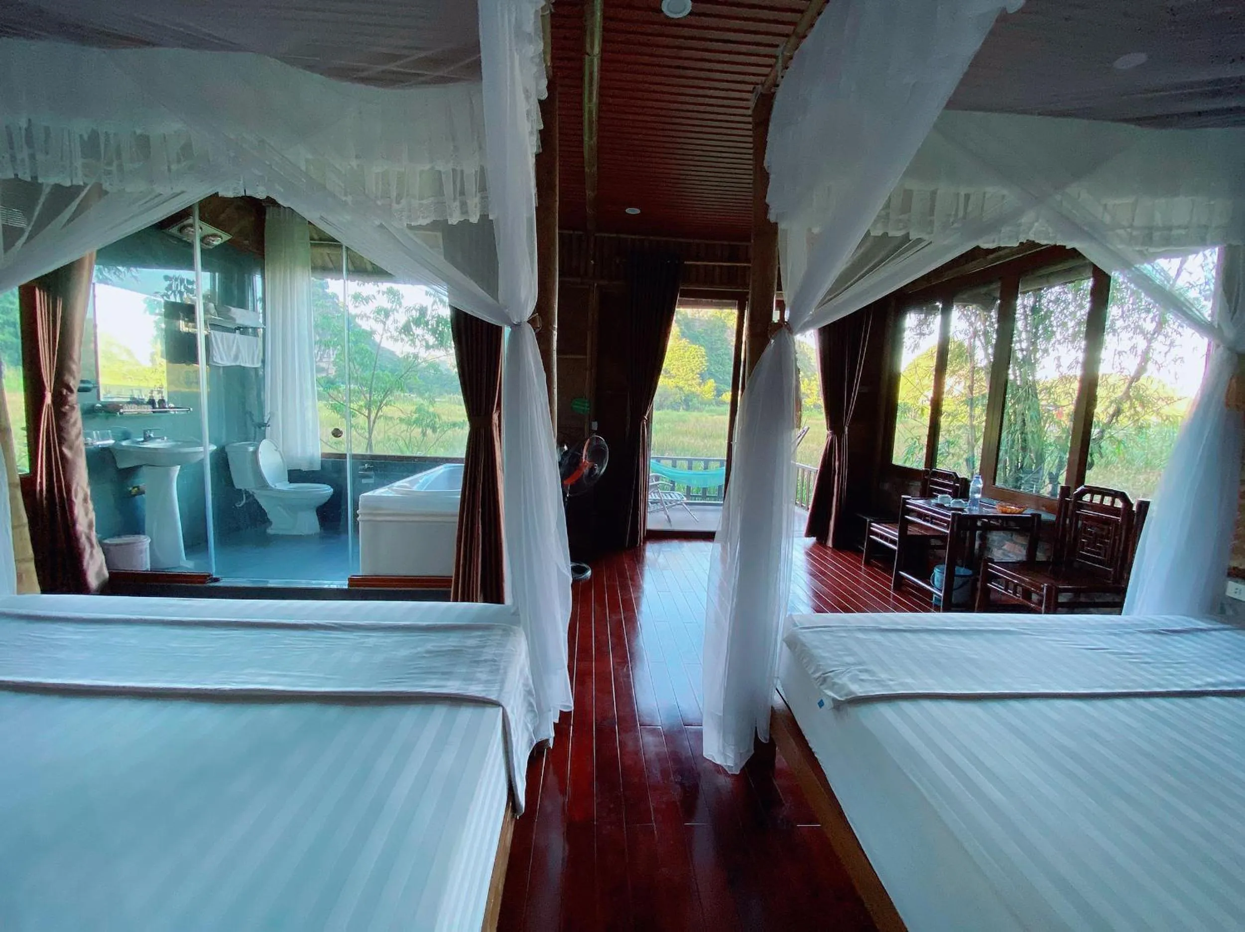 Restaurant/places to eat, Bed in Lotus Field Homestay