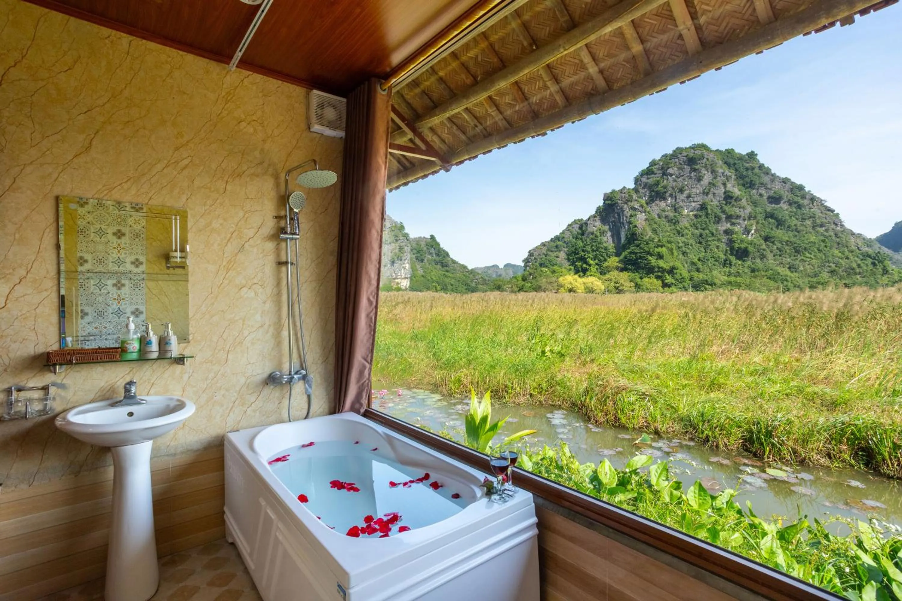 Lotus Field Homestay