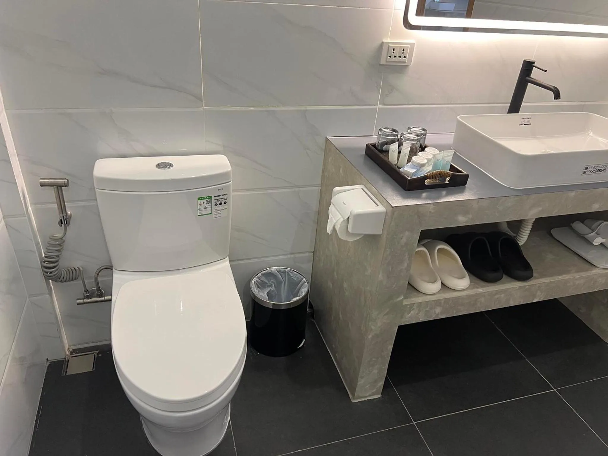 Toilet in Bohol Coastal View Hotel