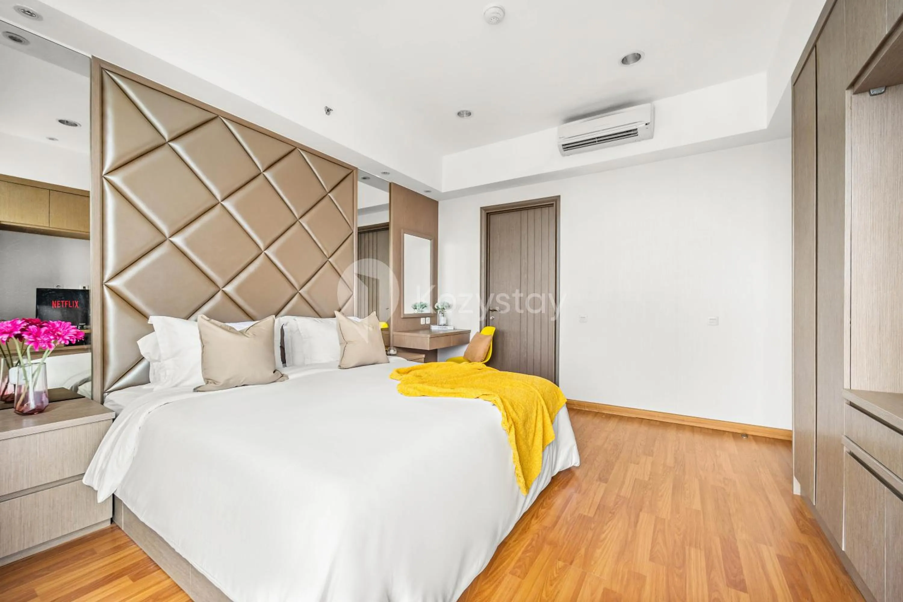 Bedroom, Bed in Soleil by Kozystay - Kemang